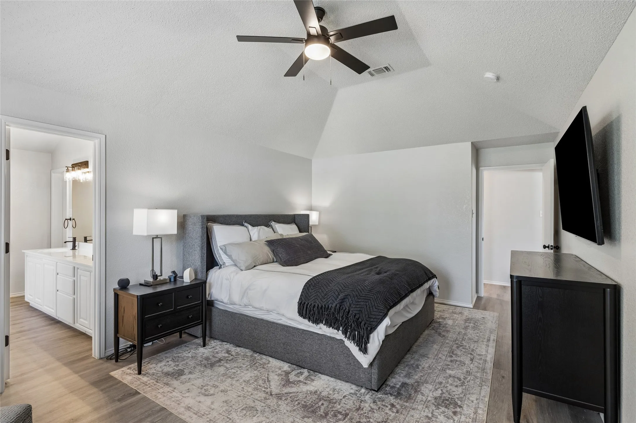 Single Family Residence For Sale in Tarrant County , 4600 Wheatland Drive, Fort Worth, Texas 76179, 3 Bedroom, 2 Bathroom, 2 Garage spaces, 1,790 Sqft, built in 2003, mls#21366247, Real Estate Agent in Fort Worth, Homes For Sale in Tarrant county, Homes For Sale in Fort Worth, Realtor in Fort Worth Texas, Real Estate Brokerage Independent Realty Texas, Luminita Cordes Realtor