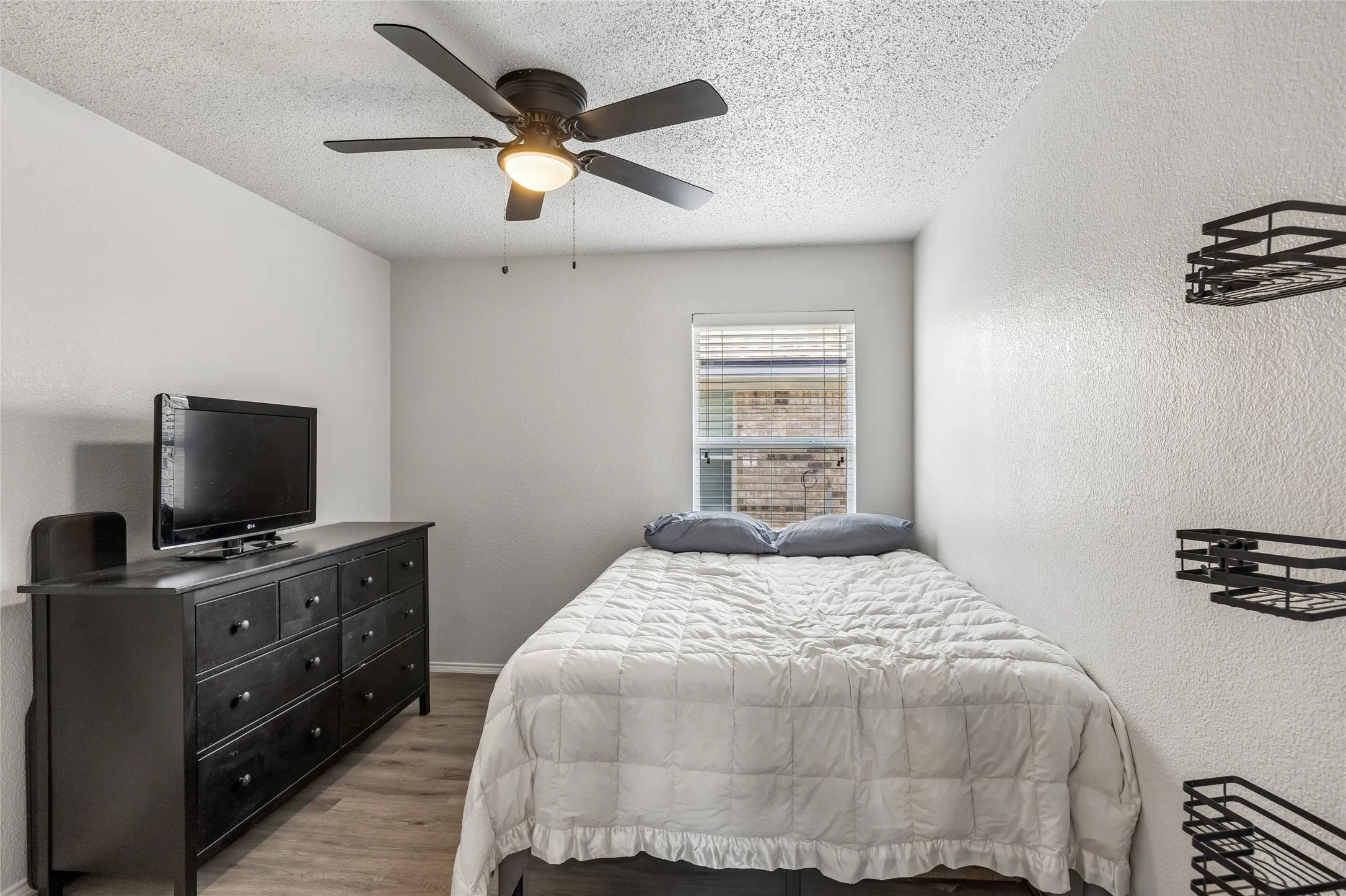 Single Family Residence For Sale in Tarrant County , 4600 Wheatland Drive, Fort Worth, Texas 76179, 3 Bedroom, 2 Bathroom, 2 Garage spaces, 1,790 Sqft, built in 2003, mls#21366247, Real Estate Agent in Fort Worth, Homes For Sale in Tarrant county, Homes For Sale in Fort Worth, Realtor in Fort Worth Texas, Real Estate Brokerage Independent Realty Texas, Luminita Cordes Realtor