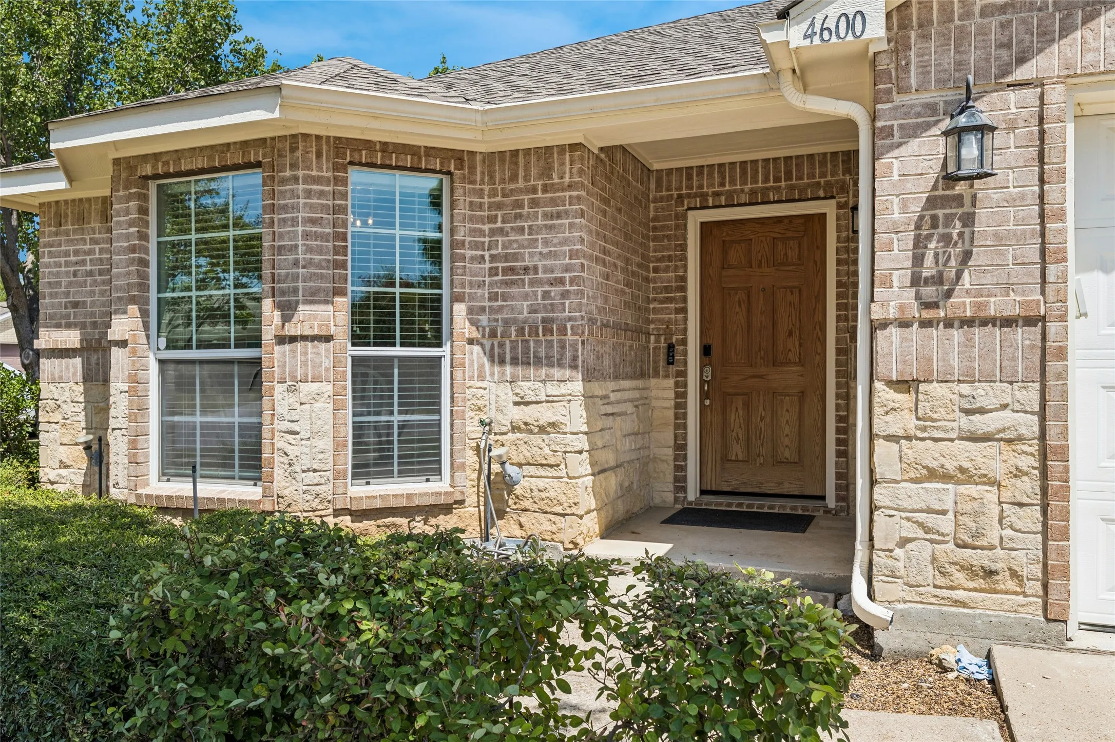 Single Family Residence For Sale in Tarrant County , 4600 Wheatland Drive, Fort Worth, Texas 76179, 3 Bedroom, 2 Bathroom, 2 Garage spaces, 1,790 Sqft, built in 2003, mls#21366247, Real Estate Agent in Fort Worth, Homes For Sale in Tarrant county, Homes For Sale in Fort Worth, Realtor in Fort Worth Texas, Real Estate Brokerage Independent Realty Texas, Luminita Cordes Realtor
