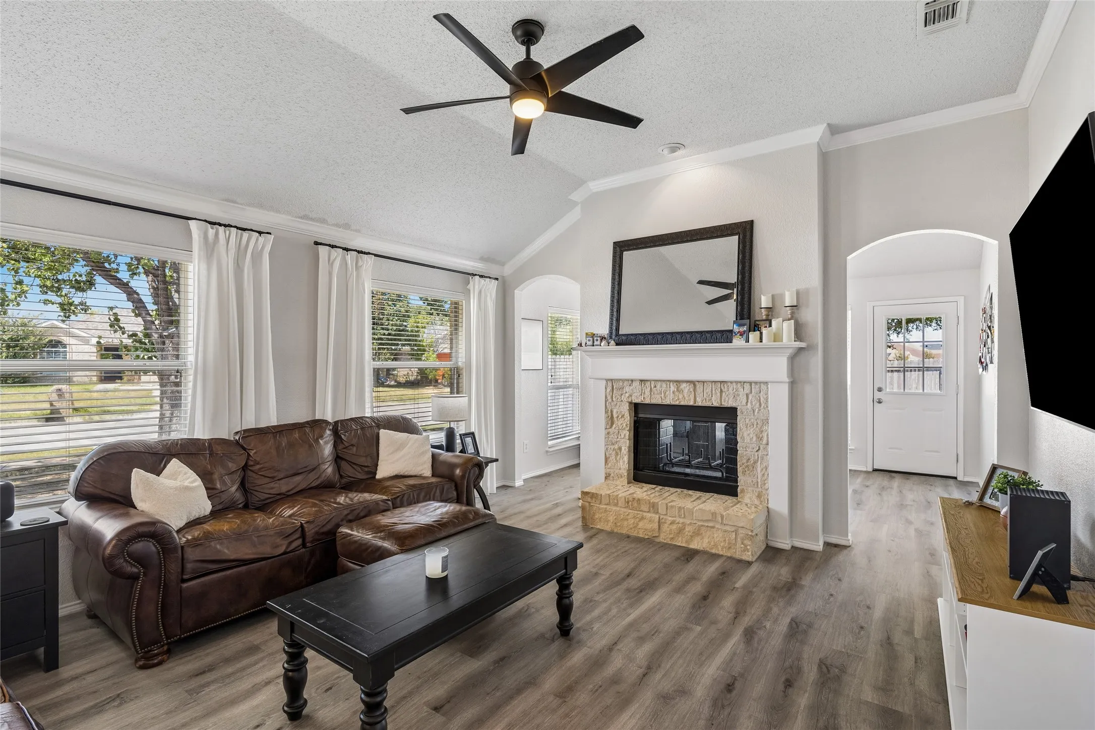 Single Family Residence For Sale in Tarrant County , 4600 Wheatland Drive, Fort Worth, Texas 76179, 3 Bedroom, 2 Bathroom, 2 Garage spaces, 1,790 Sqft, built in 2003, mls#21366247, Real Estate Agent in Fort Worth, Homes For Sale in Tarrant county, Homes For Sale in Fort Worth, Realtor in Fort Worth Texas, Real Estate Brokerage Independent Realty Texas, Luminita Cordes Realtor