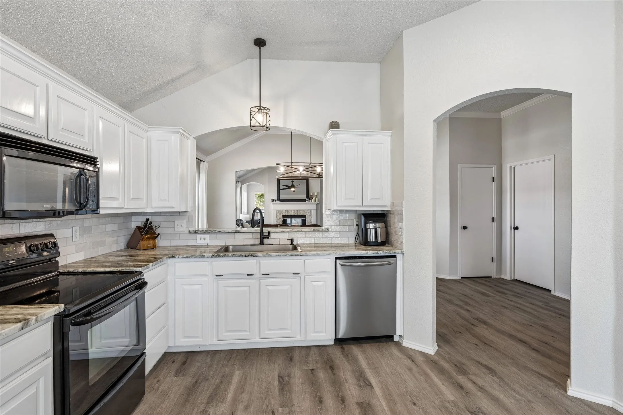 Single Family Residence For Sale in Tarrant County , 4600 Wheatland Drive, Fort Worth, Texas 76179, 3 Bedroom, 2 Bathroom, 2 Garage spaces, 1,790 Sqft, built in 2003, mls#21366247, Real Estate Agent in Fort Worth, Homes For Sale in Tarrant county, Homes For Sale in Fort Worth, Realtor in Fort Worth Texas, Real Estate Brokerage Independent Realty Texas, Luminita Cordes Realtor