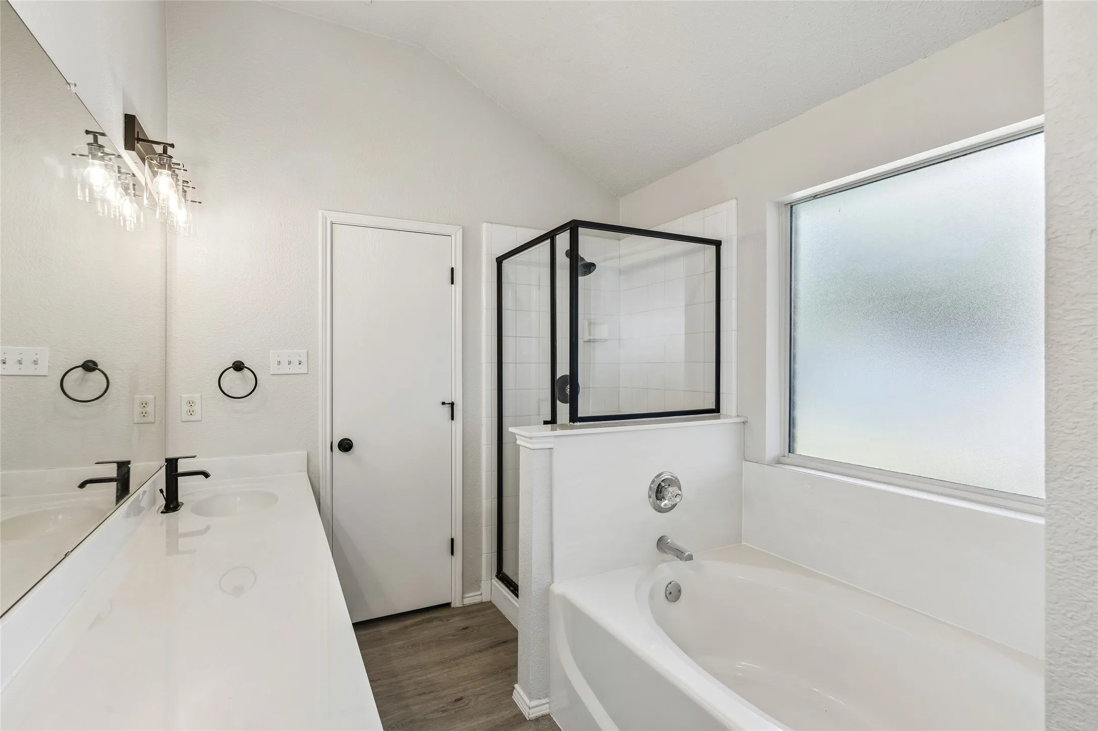 Single Family Residence For Sale in Tarrant County , 4600 Wheatland Drive, Fort Worth, Texas 76179, 3 Bedroom, 2 Bathroom, 2 Garage spaces, 1,790 Sqft, built in 2003, mls#21366247, Real Estate Agent in Fort Worth, Homes For Sale in Tarrant county, Homes For Sale in Fort Worth, Realtor in Fort Worth Texas, Real Estate Brokerage Independent Realty Texas, Luminita Cordes Realtor