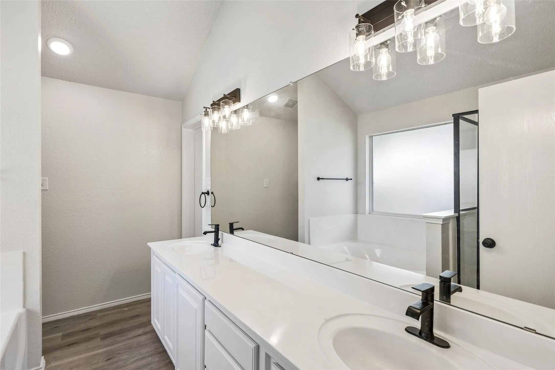 Single Family Residence For Sale in Tarrant County , 4600 Wheatland Drive, Fort Worth, Texas 76179, 3 Bedroom, 2 Bathroom, 2 Garage spaces, 1,790 Sqft, built in 2003, mls#21366247, Real Estate Agent in Fort Worth, Homes For Sale in Tarrant county, Homes For Sale in Fort Worth, Realtor in Fort Worth Texas, Real Estate Brokerage Independent Realty Texas, Luminita Cordes Realtor