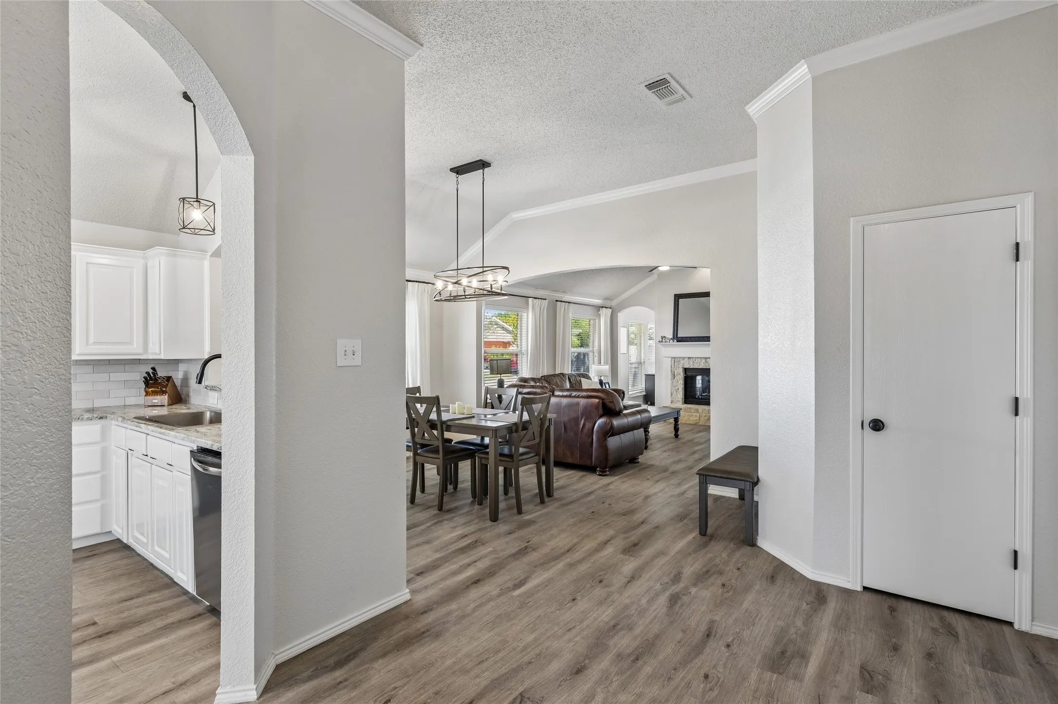 Single Family Residence For Sale in Tarrant County , 4600 Wheatland Drive, Fort Worth, Texas 76179, 3 Bedroom, 2 Bathroom, 2 Garage spaces, 1,790 Sqft, built in 2003, mls#21366247, Real Estate Agent in Fort Worth, Homes For Sale in Tarrant county, Homes For Sale in Fort Worth, Realtor in Fort Worth Texas, Real Estate Brokerage Independent Realty Texas, Luminita Cordes Realtor