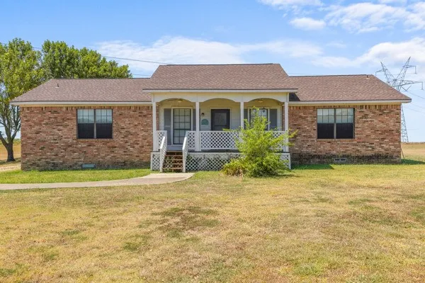 Single Family Residence For Sale in Kaufman County , 7140 County Road 146, Kaufman, Texas 75142, 3 Bedroom, 2 Bathroom, Garage spaces, 1,800 Sqft, built in 1993, mls#21371712, Real Estate Agent in Kaufman, Homes For Sale in Kaufman county, Homes For Sale in Kaufman, Realtor in Kaufman Texas, Real Estate Brokerage Independent Realty Texas, Luminita Cordes Realtor