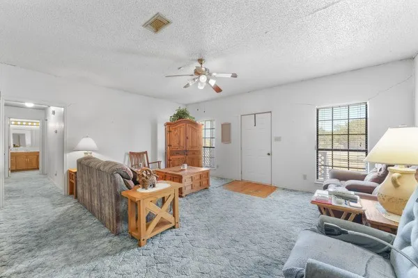 Single Family Residence For Sale in Kaufman County , 7140 County Road 146, Kaufman, Texas 75142, 3 Bedroom, 2 Bathroom, Garage spaces, 1,800 Sqft, built in 1993, mls#21371712, Real Estate Agent in Kaufman, Homes For Sale in Kaufman county, Homes For Sale in Kaufman, Realtor in Kaufman Texas, Real Estate Brokerage Independent Realty Texas, Luminita Cordes Realtor