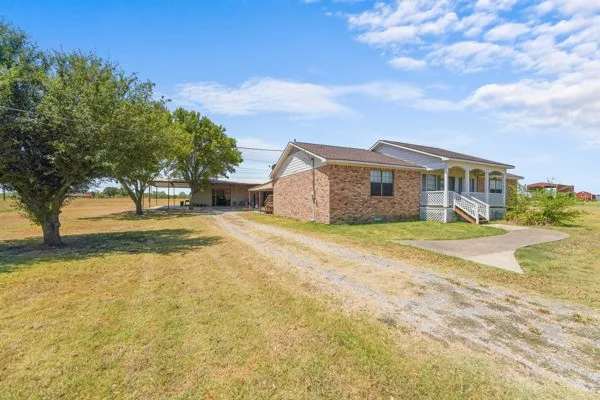Single Family Residence For Sale in Kaufman County , 7140 County Road 146, Kaufman, Texas 75142, 3 Bedroom, 2 Bathroom, Garage spaces, 1,800 Sqft, built in 1993, mls#21371712, Real Estate Agent in Kaufman, Homes For Sale in Kaufman county, Homes For Sale in Kaufman, Realtor in Kaufman Texas, Real Estate Brokerage Independent Realty Texas, Luminita Cordes Realtor