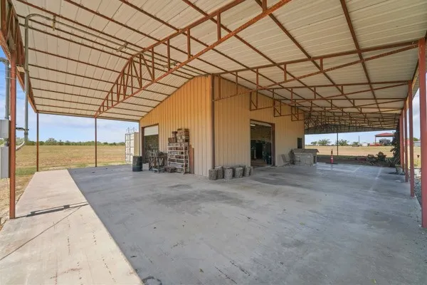Single Family Residence For Sale in Kaufman County , 7140 County Road 146, Kaufman, Texas 75142, 3 Bedroom, 2 Bathroom, Garage spaces, 1,800 Sqft, built in 1993, mls#21371712, Real Estate Agent in Kaufman, Homes For Sale in Kaufman county, Homes For Sale in Kaufman, Realtor in Kaufman Texas, Real Estate Brokerage Independent Realty Texas, Luminita Cordes Realtor