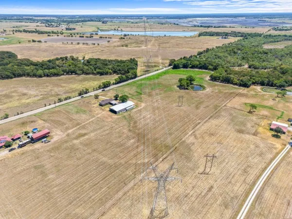 Single Family Residence For Sale in Kaufman County , 7140 County Road 146, Kaufman, Texas 75142, 3 Bedroom, 2 Bathroom, Garage spaces, 1,800 Sqft, built in 1993, mls#21371712, Real Estate Agent in Kaufman, Homes For Sale in Kaufman county, Homes For Sale in Kaufman, Realtor in Kaufman Texas, Real Estate Brokerage Independent Realty Texas, Luminita Cordes Realtor