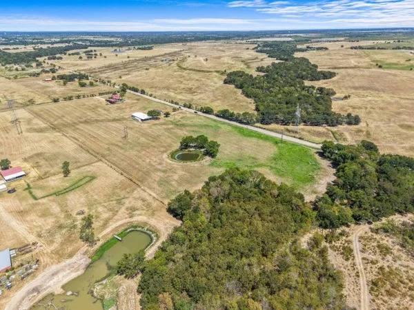 Single Family Residence For Sale in Kaufman County , 7140 County Road 146, Kaufman, Texas 75142, 3 Bedroom, 2 Bathroom, Garage spaces, 1,800 Sqft, built in 1993, mls#21371712, Real Estate Agent in Kaufman, Homes For Sale in Kaufman county, Homes For Sale in Kaufman, Realtor in Kaufman Texas, Real Estate Brokerage Independent Realty Texas, Luminita Cordes Realtor