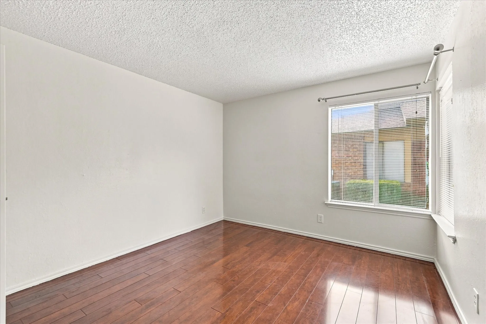 Condominium For Sale in Dallas County , 821 Dublin Drive 249, Richardson, Texas 75080, 3 Bedroom, 2 Bathroom, Garage spaces, 1,365 Sqft, built in 1981, mls#21353264, Real Estate Agent in Richardson, Homes For Sale in Dallas county, Homes For Sale in Richardson, Realtor in Richardson Texas, Real Estate Brokerage Independent Realty Texas, Luminita Cordes Realtor
