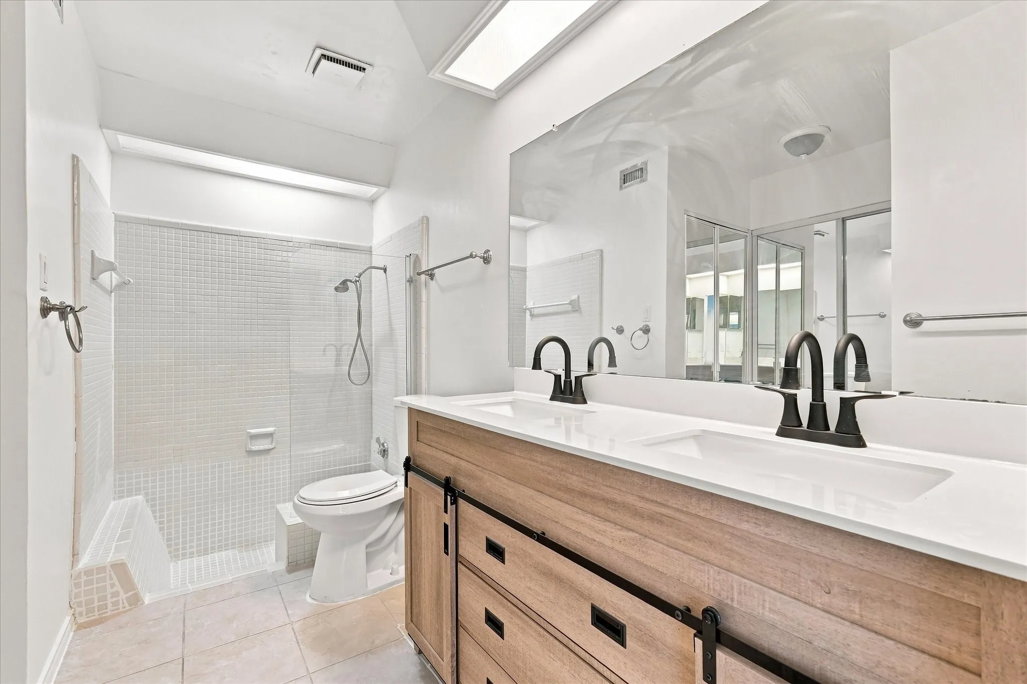 Condominium For Sale in Dallas County , 821 Dublin Drive 249, Richardson, Texas 75080, 3 Bedroom, 2 Bathroom, Garage spaces, 1,365 Sqft, built in 1981, mls#21353264, Real Estate Agent in Richardson, Homes For Sale in Dallas county, Homes For Sale in Richardson, Realtor in Richardson Texas, Real Estate Brokerage Independent Realty Texas, Luminita Cordes Realtor