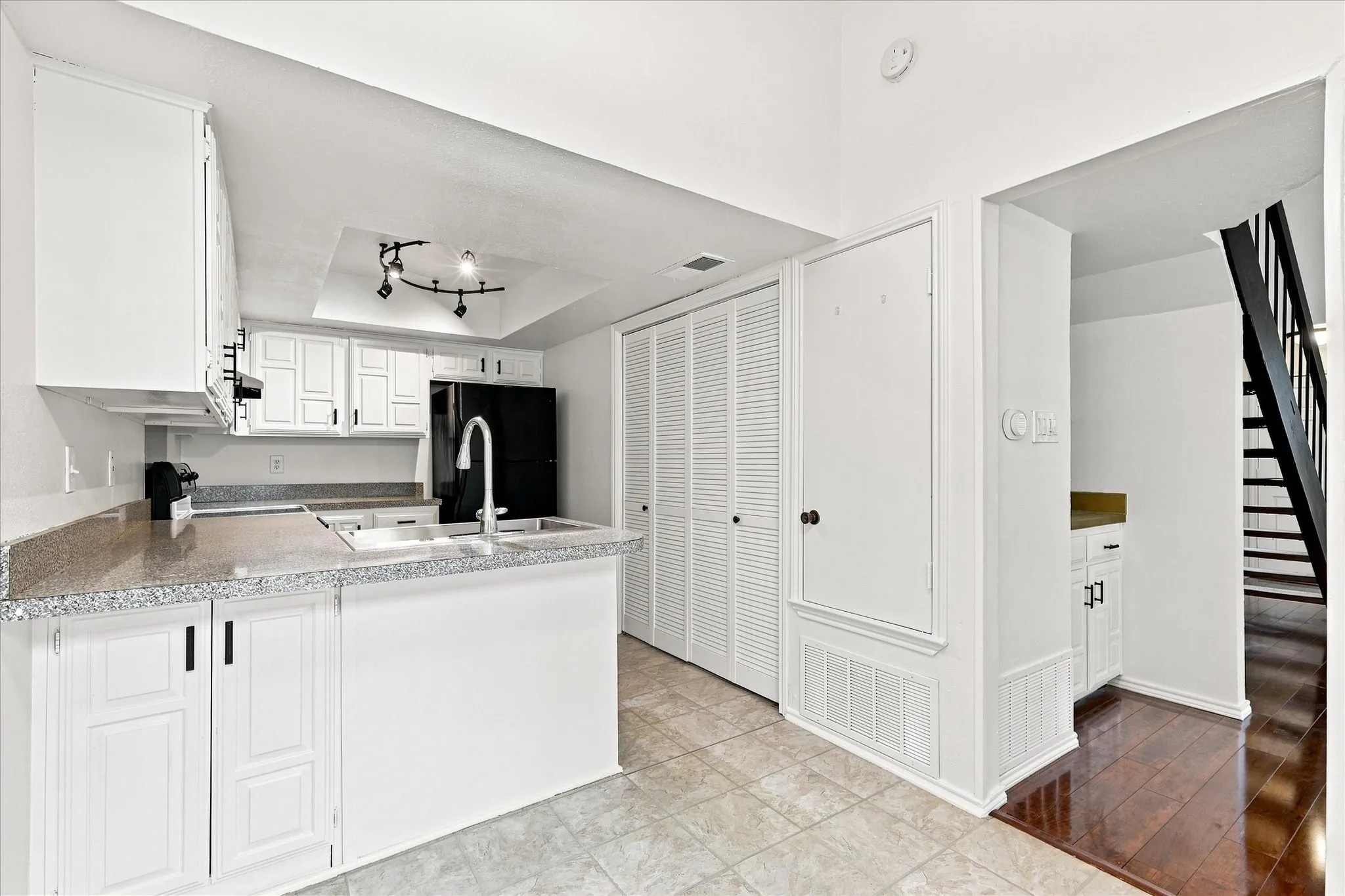 Condominium For Sale in Dallas County , 821 Dublin Drive 249, Richardson, Texas 75080, 3 Bedroom, 2 Bathroom, Garage spaces, 1,365 Sqft, built in 1981, mls#21353264, Real Estate Agent in Richardson, Homes For Sale in Dallas county, Homes For Sale in Richardson, Realtor in Richardson Texas, Real Estate Brokerage Independent Realty Texas, Luminita Cordes Realtor