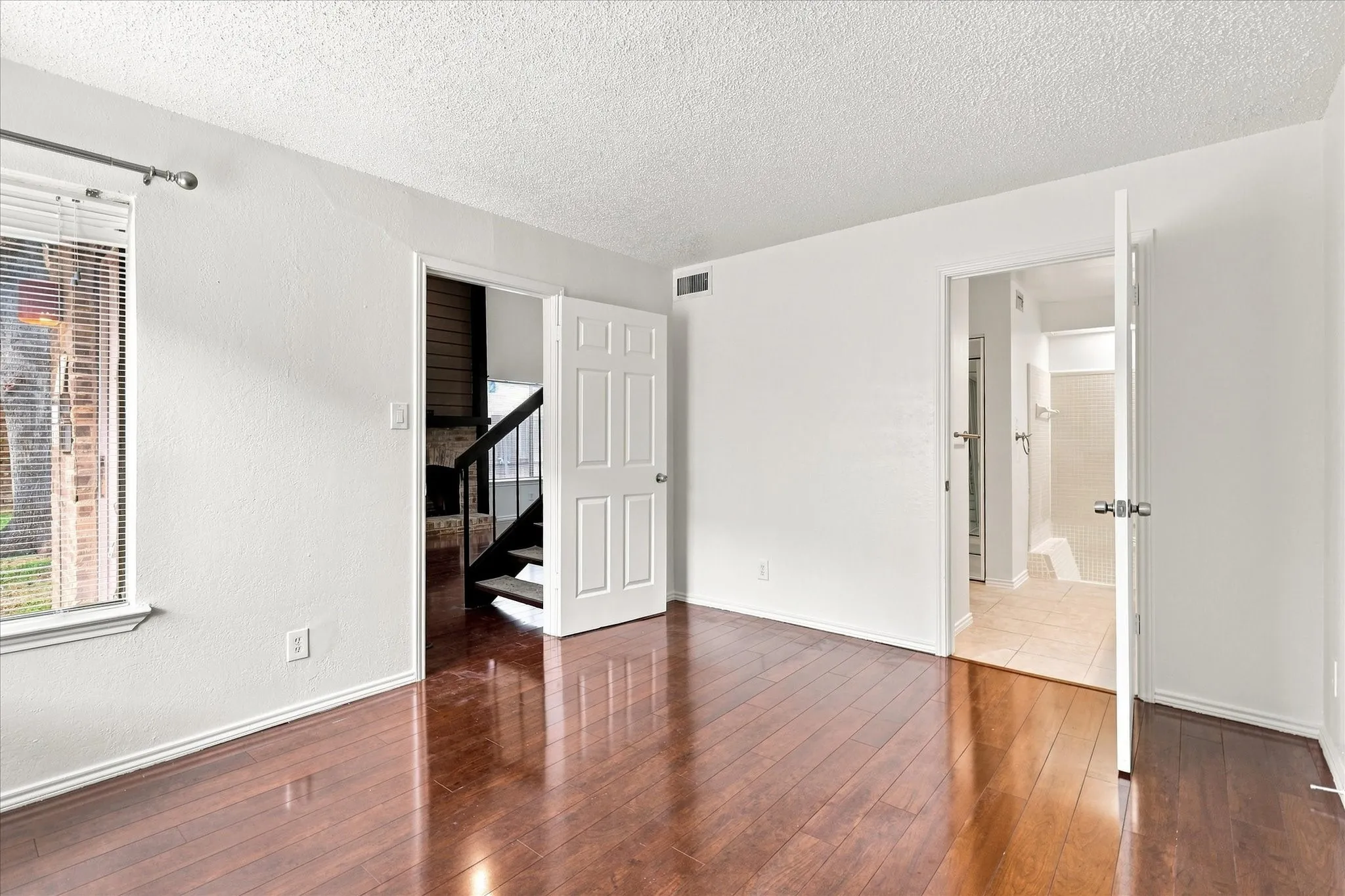 Condominium For Sale in Dallas County , 821 Dublin Drive 249, Richardson, Texas 75080, 3 Bedroom, 2 Bathroom, Garage spaces, 1,365 Sqft, built in 1981, mls#21353264, Real Estate Agent in Richardson, Homes For Sale in Dallas county, Homes For Sale in Richardson, Realtor in Richardson Texas, Real Estate Brokerage Independent Realty Texas, Luminita Cordes Realtor