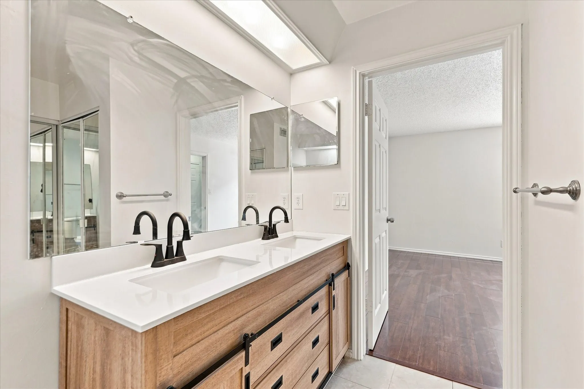Condominium For Sale in Dallas County , 821 Dublin Drive 249, Richardson, Texas 75080, 3 Bedroom, 2 Bathroom, Garage spaces, 1,365 Sqft, built in 1981, mls#21353264, Real Estate Agent in Richardson, Homes For Sale in Dallas county, Homes For Sale in Richardson, Realtor in Richardson Texas, Real Estate Brokerage Independent Realty Texas, Luminita Cordes Realtor