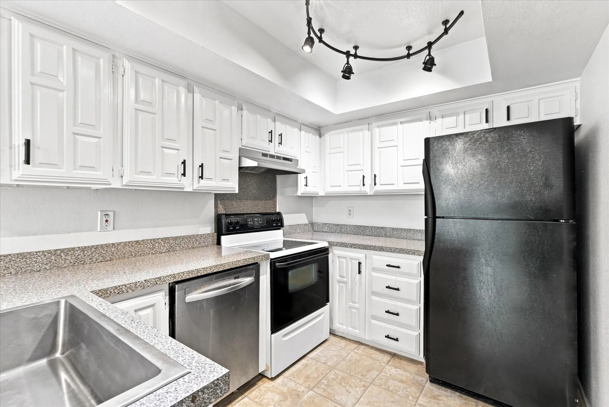 Condominium For Sale in Dallas County , 821 Dublin Drive 249, Richardson, Texas 75080, 3 Bedroom, 2 Bathroom, Garage spaces, 1,365 Sqft, built in 1981, mls#21353264, Real Estate Agent in Richardson, Homes For Sale in Dallas county, Homes For Sale in Richardson, Realtor in Richardson Texas, Real Estate Brokerage Independent Realty Texas, Luminita Cordes Realtor
