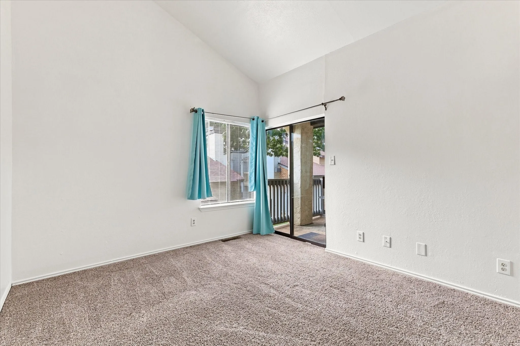 Condominium For Sale in Dallas County , 821 Dublin Drive 249, Richardson, Texas 75080, 3 Bedroom, 2 Bathroom, Garage spaces, 1,365 Sqft, built in 1981, mls#21353264, Real Estate Agent in Richardson, Homes For Sale in Dallas county, Homes For Sale in Richardson, Realtor in Richardson Texas, Real Estate Brokerage Independent Realty Texas, Luminita Cordes Realtor
