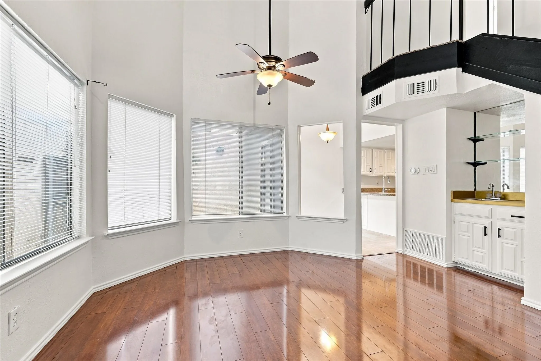 Condominium For Sale in Dallas County , 821 Dublin Drive 249, Richardson, Texas 75080, 3 Bedroom, 2 Bathroom, Garage spaces, 1,365 Sqft, built in 1981, mls#21353264, Real Estate Agent in Richardson, Homes For Sale in Dallas county, Homes For Sale in Richardson, Realtor in Richardson Texas, Real Estate Brokerage Independent Realty Texas, Luminita Cordes Realtor