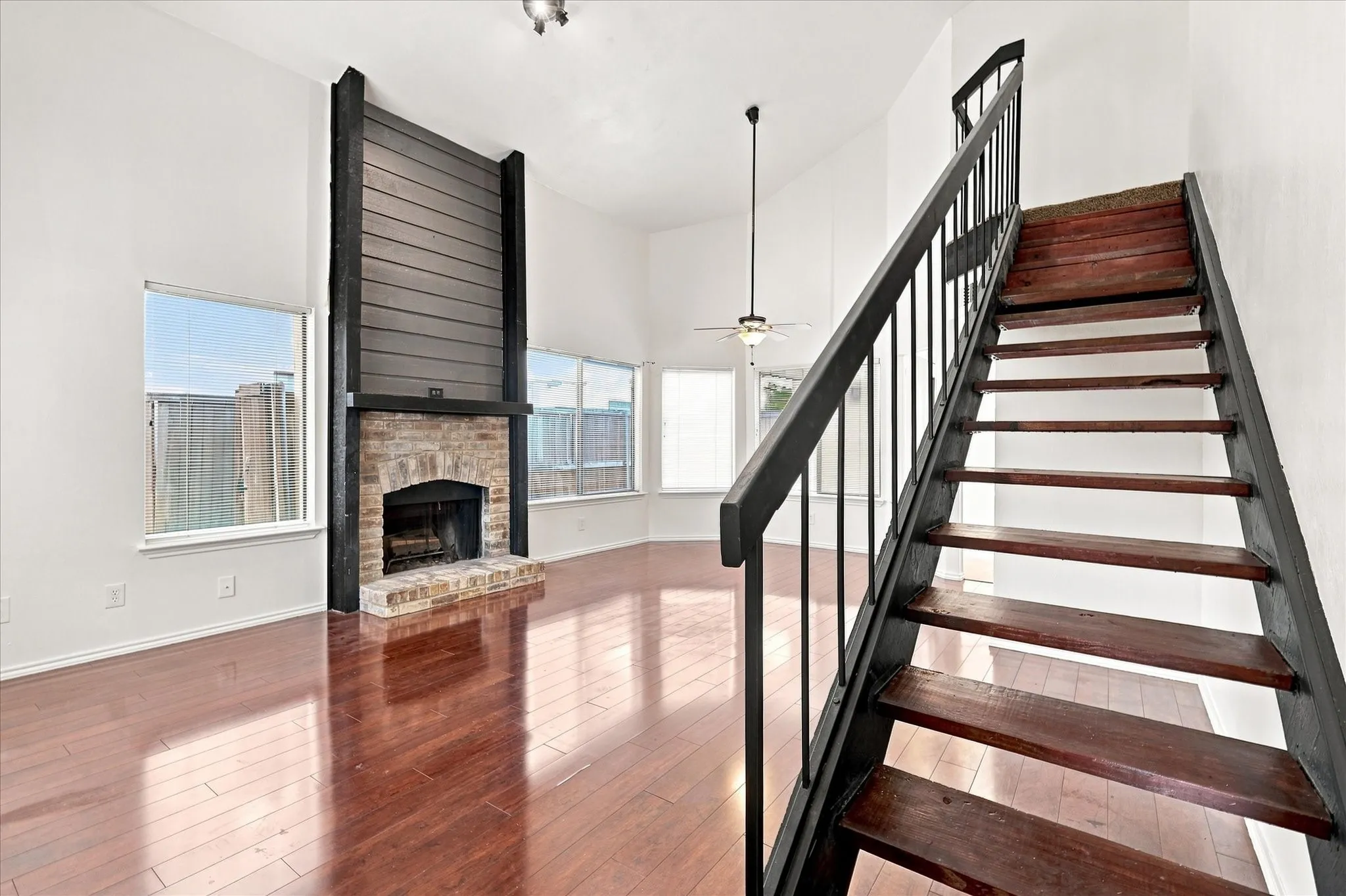 Condominium For Sale in Dallas County , 821 Dublin Drive 249, Richardson, Texas 75080, 3 Bedroom, 2 Bathroom, Garage spaces, 1,365 Sqft, built in 1981, mls#21353264, Real Estate Agent in Richardson, Homes For Sale in Dallas county, Homes For Sale in Richardson, Realtor in Richardson Texas, Real Estate Brokerage Independent Realty Texas, Luminita Cordes Realtor