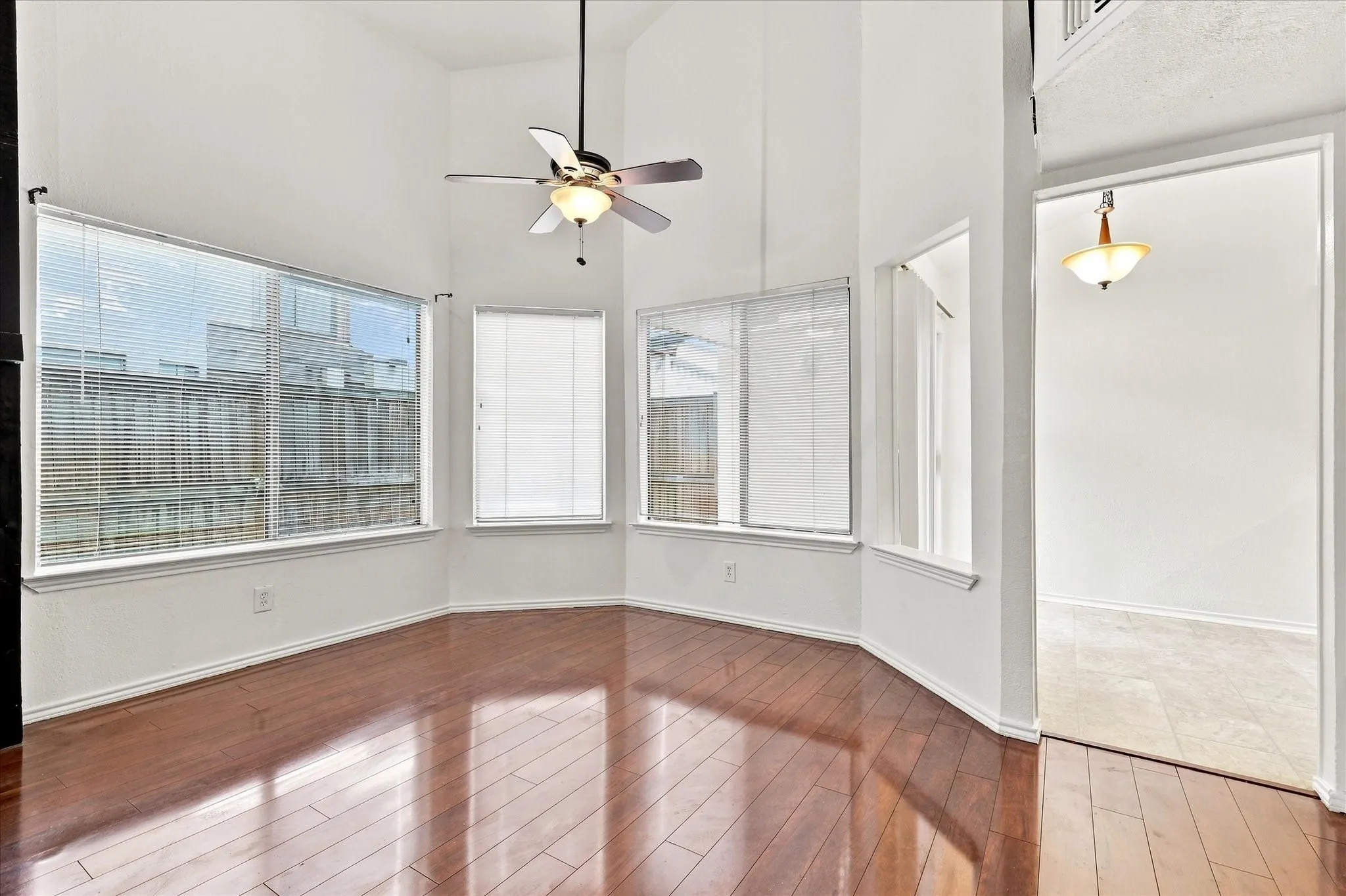Condominium For Sale in Dallas County , 821 Dublin Drive 249, Richardson, Texas 75080, 3 Bedroom, 2 Bathroom, Garage spaces, 1,365 Sqft, built in 1981, mls#21353264, Real Estate Agent in Richardson, Homes For Sale in Dallas county, Homes For Sale in Richardson, Realtor in Richardson Texas, Real Estate Brokerage Independent Realty Texas, Luminita Cordes Realtor