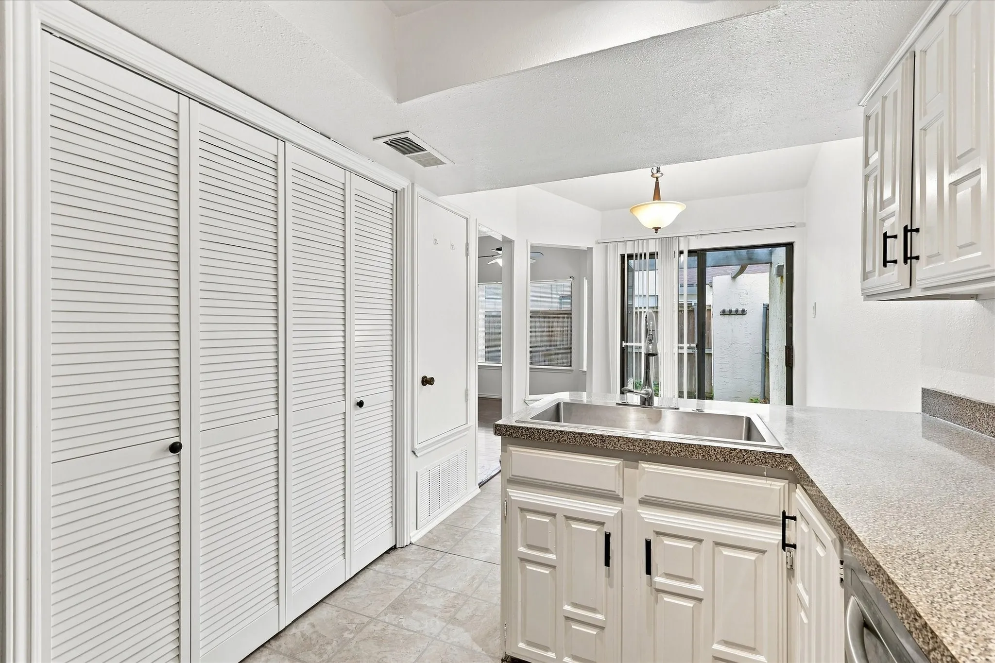 Condominium For Sale in Dallas County , 821 Dublin Drive 249, Richardson, Texas 75080, 3 Bedroom, 2 Bathroom, Garage spaces, 1,365 Sqft, built in 1981, mls#21353264, Real Estate Agent in Richardson, Homes For Sale in Dallas county, Homes For Sale in Richardson, Realtor in Richardson Texas, Real Estate Brokerage Independent Realty Texas, Luminita Cordes Realtor