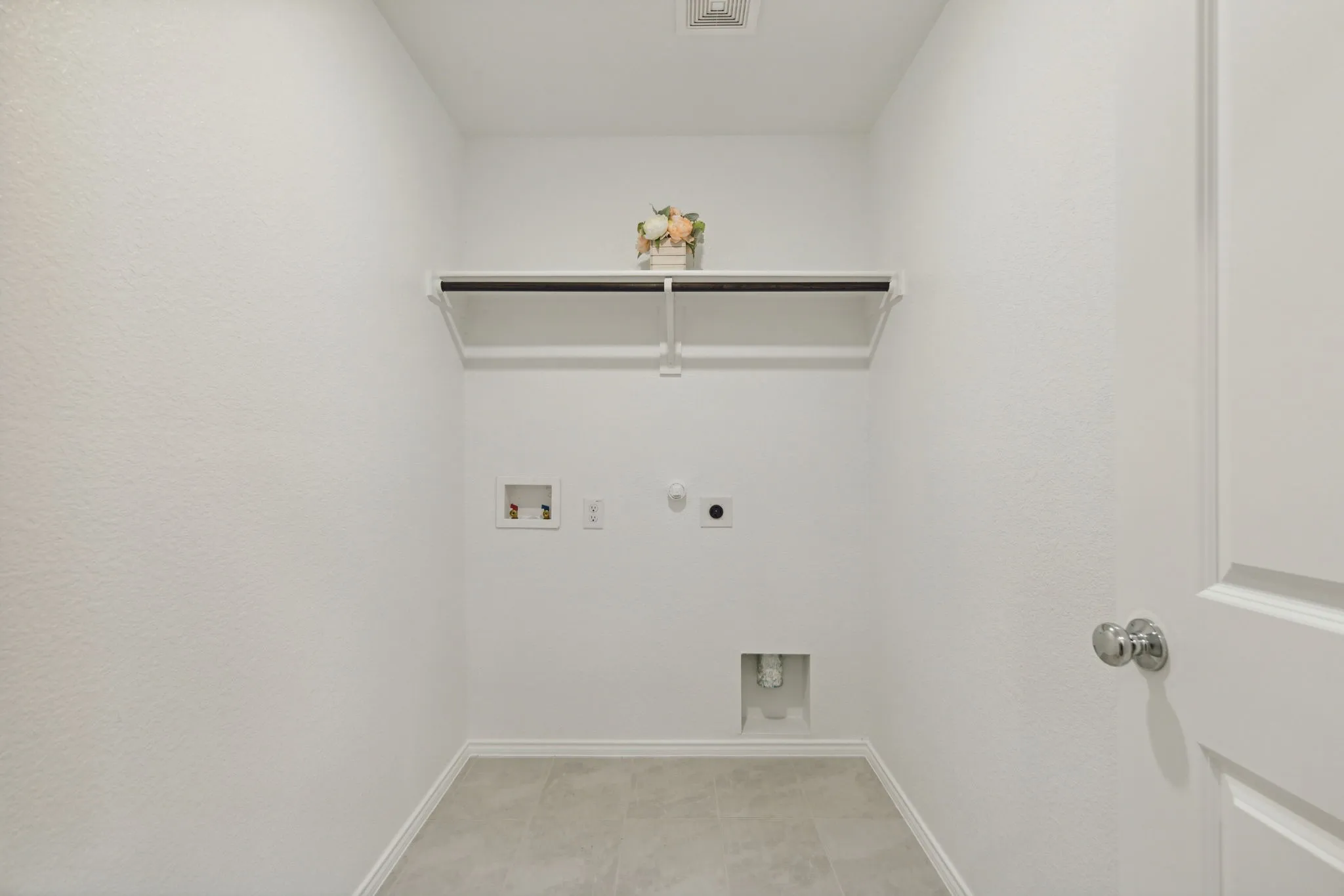 Single Family Residence For Rent in Tarrant County , 2517 Bunkerton Drive, Fort Worth, Texas 76179, 4 Bedroom, 2 Bathroom, 2 Garage spaces, 1,690 Sqft, built in 2023, mls#21371716, Real Estate Agent in Fort Worth, Homes For Rent in Tarrant county, Homes For Rent in Fort Worth, Realtor in Fort Worth Texas, Real Estate Brokerage Independent Realty Texas, Luminita Cordes Realtor