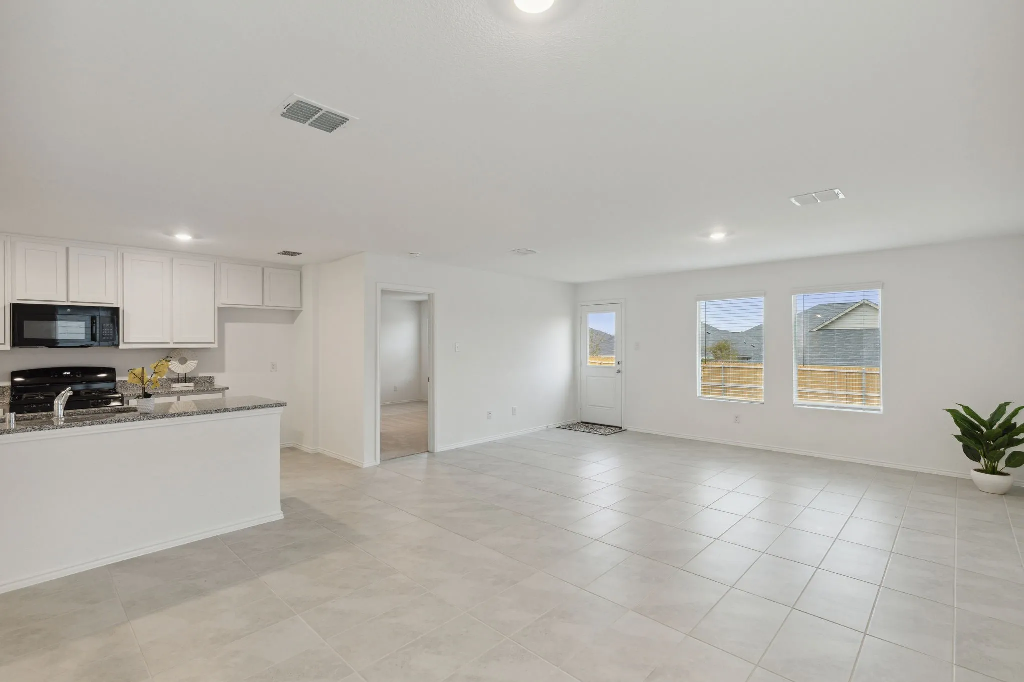 Single Family Residence For Rent in Tarrant County , 2517 Bunkerton Drive, Fort Worth, Texas 76179, 4 Bedroom, 2 Bathroom, 2 Garage spaces, 1,690 Sqft, built in 2023, mls#21371716, Real Estate Agent in Fort Worth, Homes For Rent in Tarrant county, Homes For Rent in Fort Worth, Realtor in Fort Worth Texas, Real Estate Brokerage Independent Realty Texas, Luminita Cordes Realtor