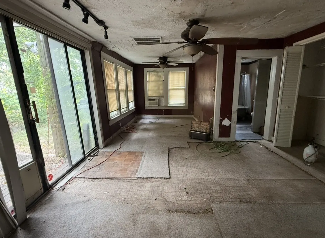 Single Family Residence For Sale in Collin County , 1018 N College Street, Mc Kinney, Texas 75069, 0, 0, 2 Garage spaces, 1,815 Sqft, built in 1960, mls#21371715, Real Estate Agent in Mc Kinney, Homes For Sale in Collin county, Homes For Sale in Mc Kinney, Realtor in Mc Kinney Texas, Real Estate Brokerage Independent Realty Texas, Luminita Cordes Realtor