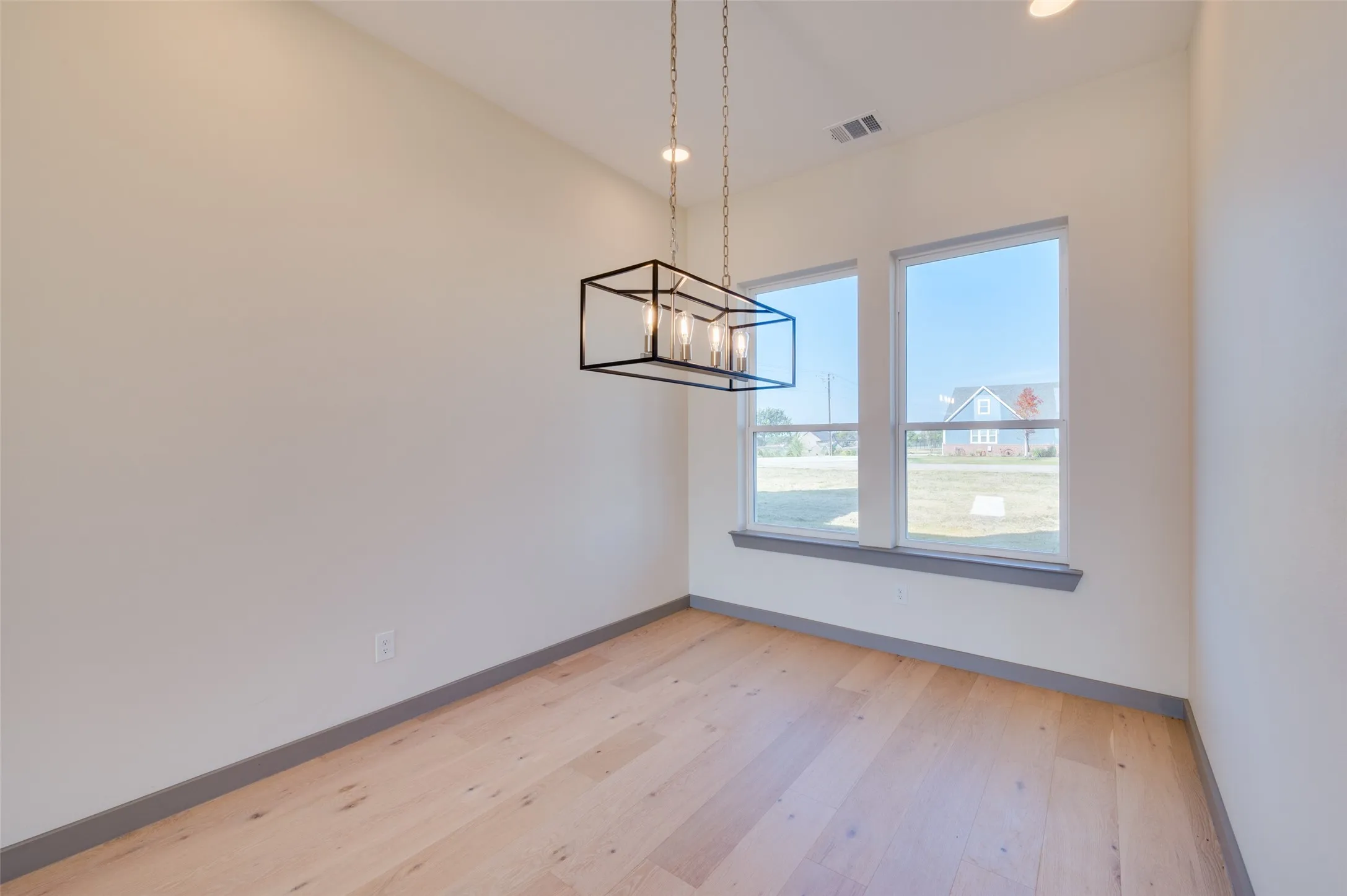 Single Family Residence For Sale in Grayson County , 1561 Dixie Estates Way, Whitesboro, Texas 76273, 3 Bedroom, 4 Bathroom, 2 Garage spaces, 2,649 Sqft, built in 2024, mls#21371595, Real Estate Agent in Whitesboro, Homes For Sale in Grayson county, Homes For Sale in Whitesboro, Realtor in Whitesboro Texas, Real Estate Brokerage Independent Realty Texas, Luminita Cordes Realtor