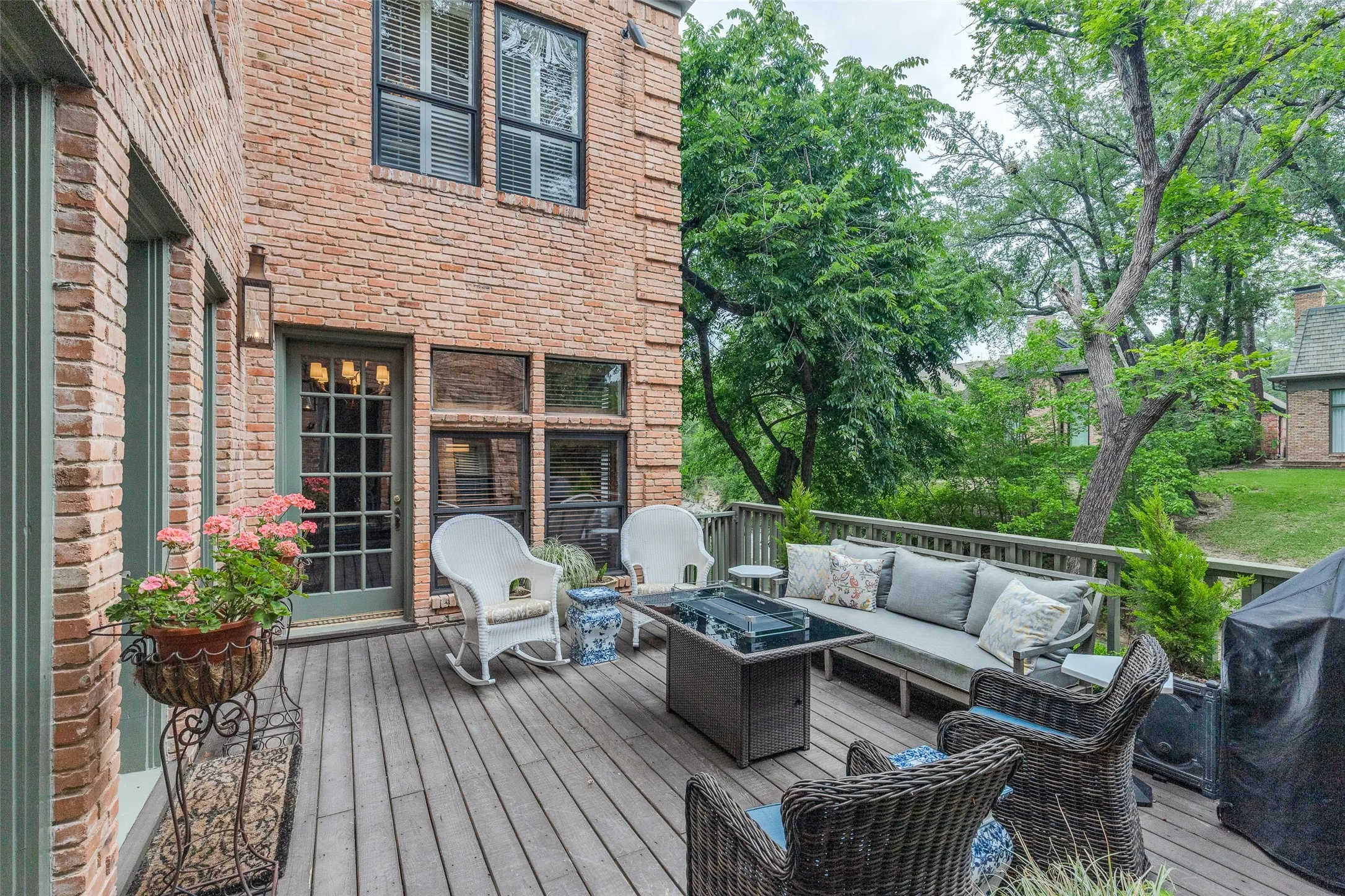 Additional views of back porch deck