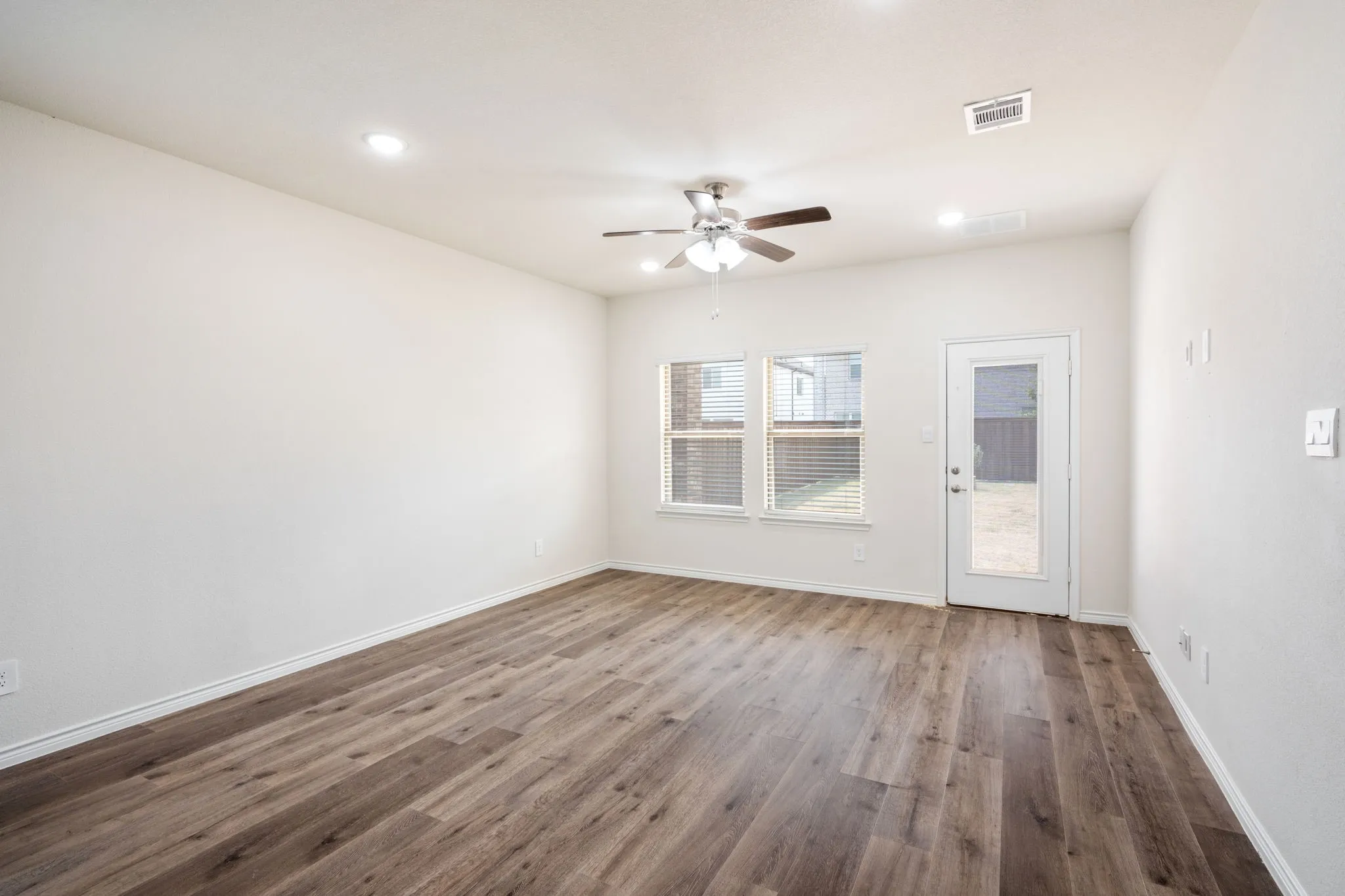 Single Family Residence For Rent in Denton County , 325 Willowmore Drive, Little Elm, Texas 75068, 4 Bedroom, 3 Bathroom, 2 Garage spaces, 2,132 Sqft, built in 2024, mls#21367956, Real Estate Agent in Little Elm, Homes For Rent in Denton county, Homes For Rent in Little Elm, Realtor in Little Elm Texas, Real Estate Brokerage Independent Realty Texas, Luminita Cordes Realtor