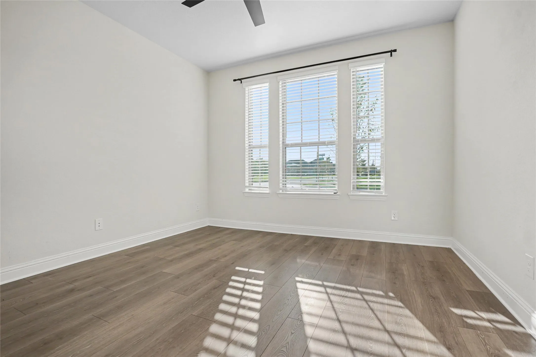 Single Family Residence For Sale in Ellis County , 1830 Silver Birch Road, Waxahachie, Texas 75165, 5 Bedroom, 4 Bathroom, 2 Garage spaces, 3,499 Sqft, built in 2024, mls#21370861, Real Estate Agent in Waxahachie, Homes For Sale in Ellis county, Homes For Sale in Waxahachie, Realtor in Waxahachie Texas, Real Estate Brokerage Independent Realty Texas, Luminita Cordes Realtor