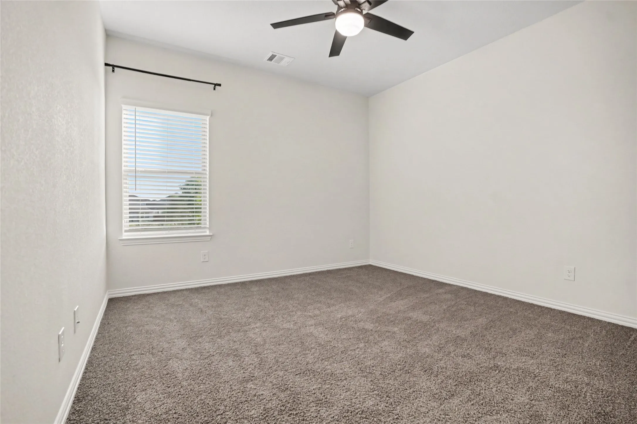 Single Family Residence For Sale in Ellis County , 1830 Silver Birch Road, Waxahachie, Texas 75165, 5 Bedroom, 4 Bathroom, 2 Garage spaces, 3,499 Sqft, built in 2024, mls#21370861, Real Estate Agent in Waxahachie, Homes For Sale in Ellis county, Homes For Sale in Waxahachie, Realtor in Waxahachie Texas, Real Estate Brokerage Independent Realty Texas, Luminita Cordes Realtor
