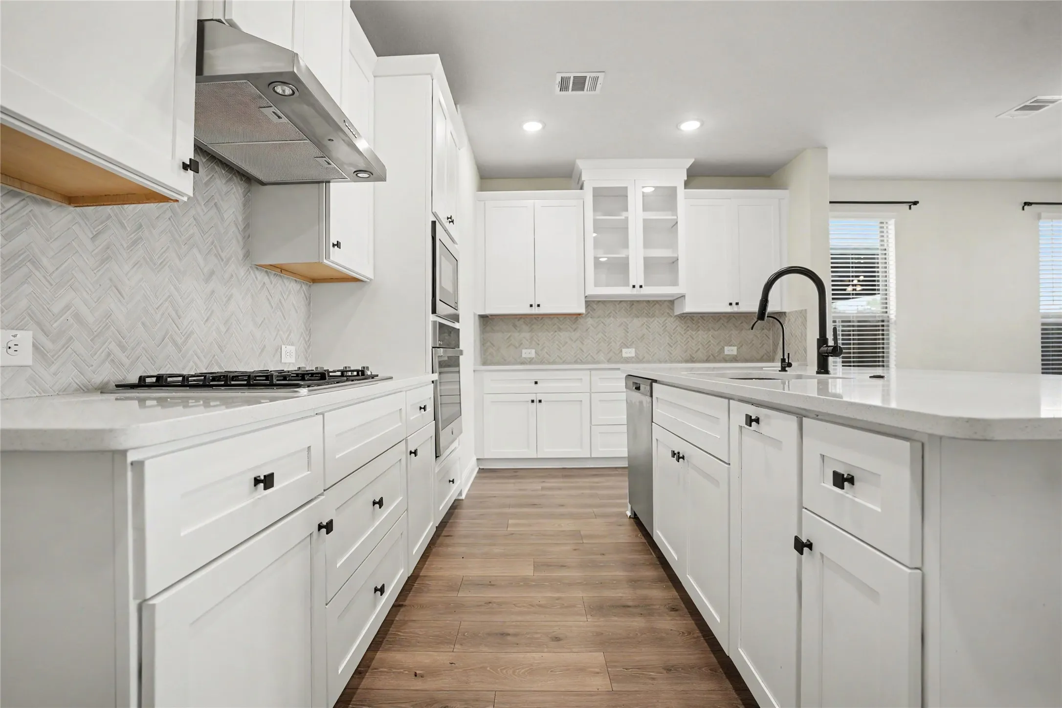 Single Family Residence For Sale in Ellis County , 1830 Silver Birch Road, Waxahachie, Texas 75165, 5 Bedroom, 4 Bathroom, 2 Garage spaces, 3,499 Sqft, built in 2024, mls#21370861, Real Estate Agent in Waxahachie, Homes For Sale in Ellis county, Homes For Sale in Waxahachie, Realtor in Waxahachie Texas, Real Estate Brokerage Independent Realty Texas, Luminita Cordes Realtor