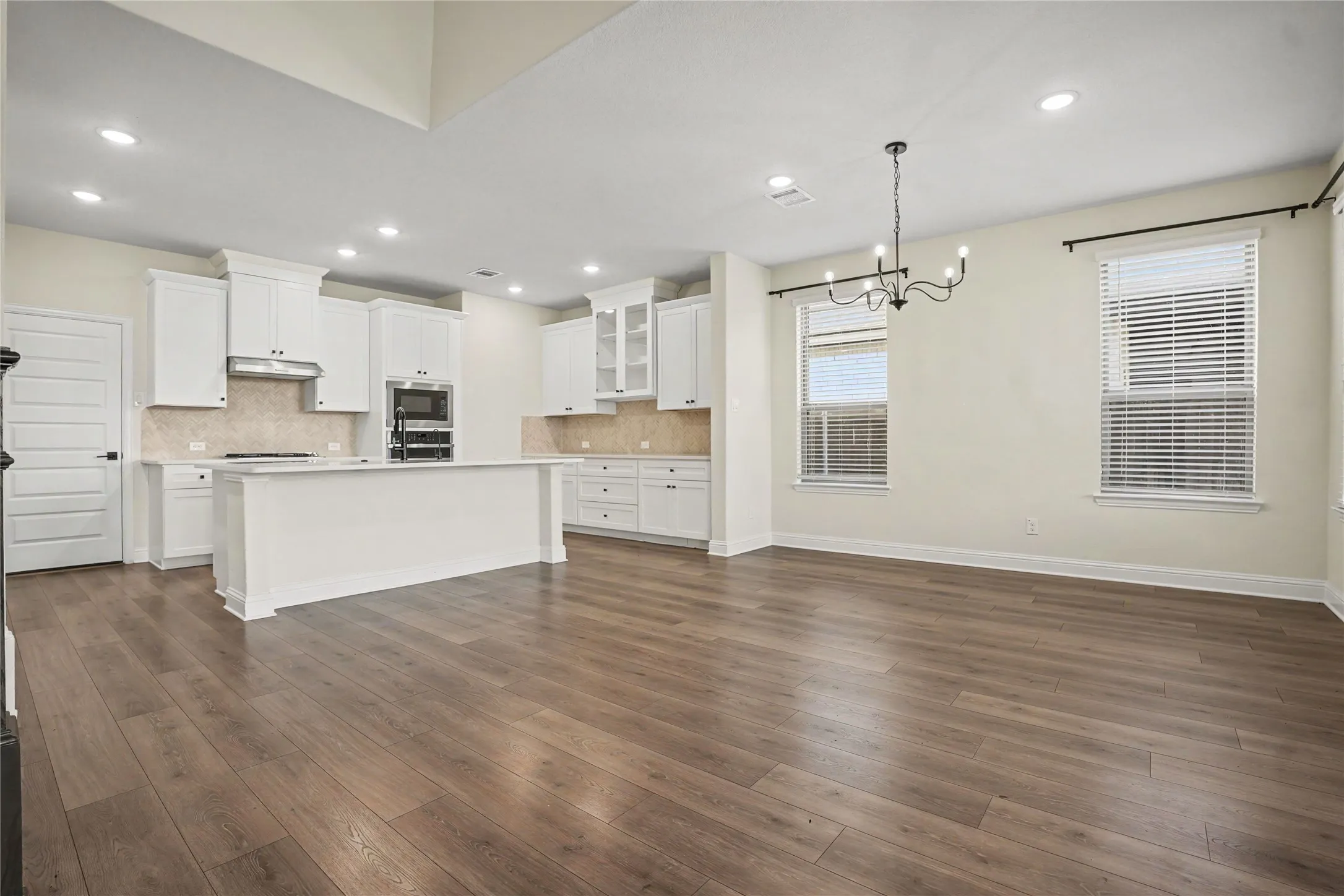 Single Family Residence For Sale in Ellis County , 1830 Silver Birch Road, Waxahachie, Texas 75165, 5 Bedroom, 4 Bathroom, 2 Garage spaces, 3,499 Sqft, built in 2024, mls#21370861, Real Estate Agent in Waxahachie, Homes For Sale in Ellis county, Homes For Sale in Waxahachie, Realtor in Waxahachie Texas, Real Estate Brokerage Independent Realty Texas, Luminita Cordes Realtor
