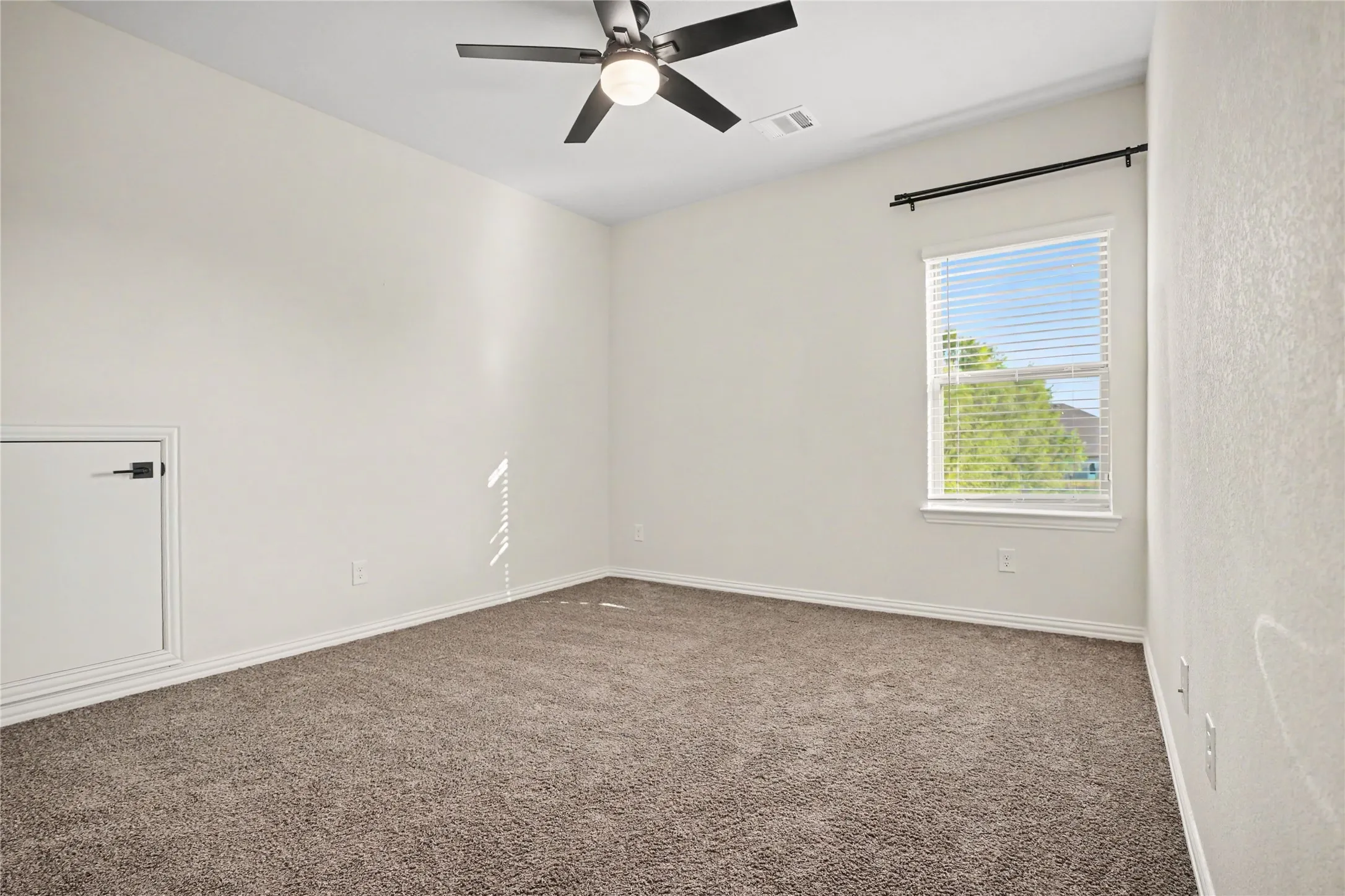 Single Family Residence For Sale in Ellis County , 1830 Silver Birch Road, Waxahachie, Texas 75165, 5 Bedroom, 4 Bathroom, 2 Garage spaces, 3,499 Sqft, built in 2024, mls#21370861, Real Estate Agent in Waxahachie, Homes For Sale in Ellis county, Homes For Sale in Waxahachie, Realtor in Waxahachie Texas, Real Estate Brokerage Independent Realty Texas, Luminita Cordes Realtor
