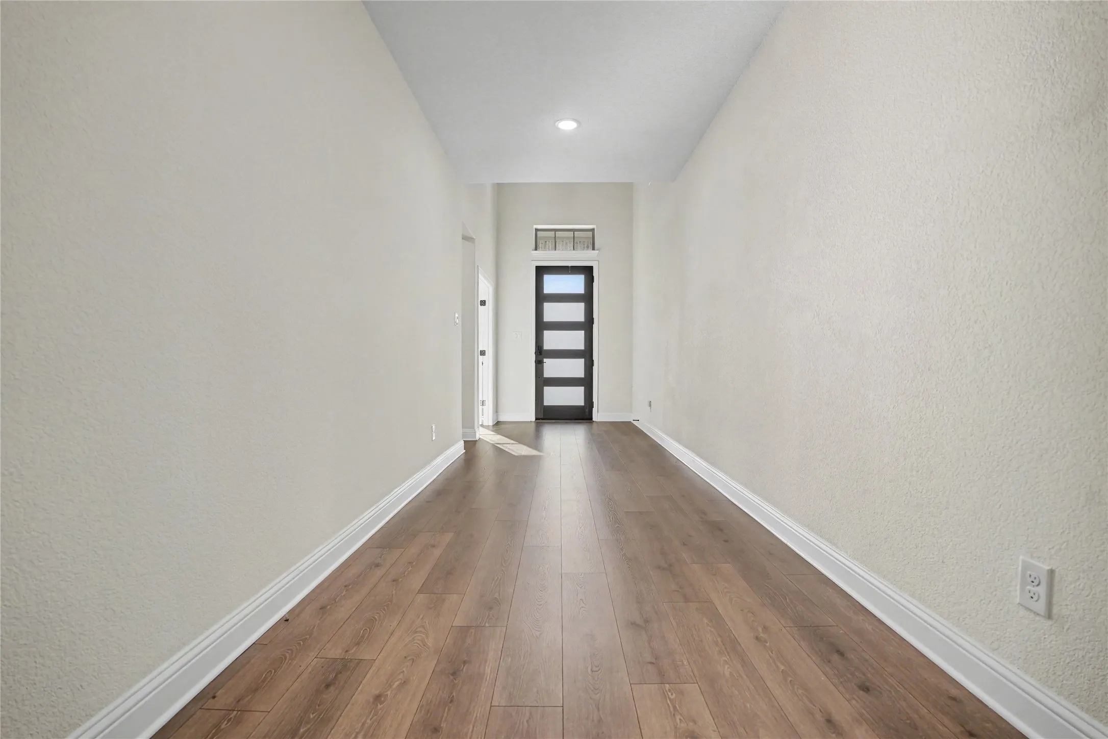 Single Family Residence For Sale in Ellis County , 1830 Silver Birch Road, Waxahachie, Texas 75165, 5 Bedroom, 4 Bathroom, 2 Garage spaces, 3,499 Sqft, built in 2024, mls#21370861, Real Estate Agent in Waxahachie, Homes For Sale in Ellis county, Homes For Sale in Waxahachie, Realtor in Waxahachie Texas, Real Estate Brokerage Independent Realty Texas, Luminita Cordes Realtor