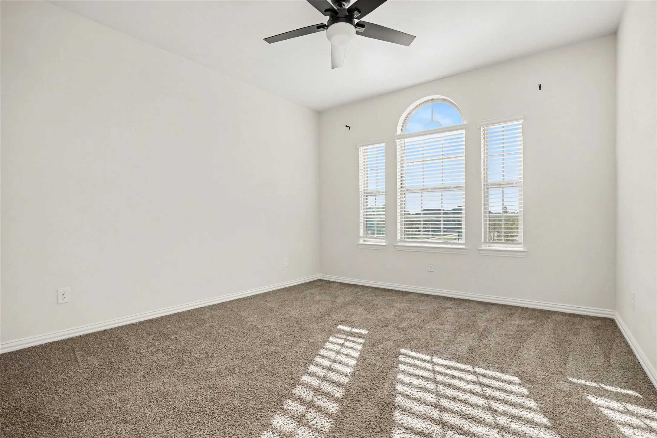 Single Family Residence For Sale in Ellis County , 1830 Silver Birch Road, Waxahachie, Texas 75165, 5 Bedroom, 4 Bathroom, 2 Garage spaces, 3,499 Sqft, built in 2024, mls#21370861, Real Estate Agent in Waxahachie, Homes For Sale in Ellis county, Homes For Sale in Waxahachie, Realtor in Waxahachie Texas, Real Estate Brokerage Independent Realty Texas, Luminita Cordes Realtor