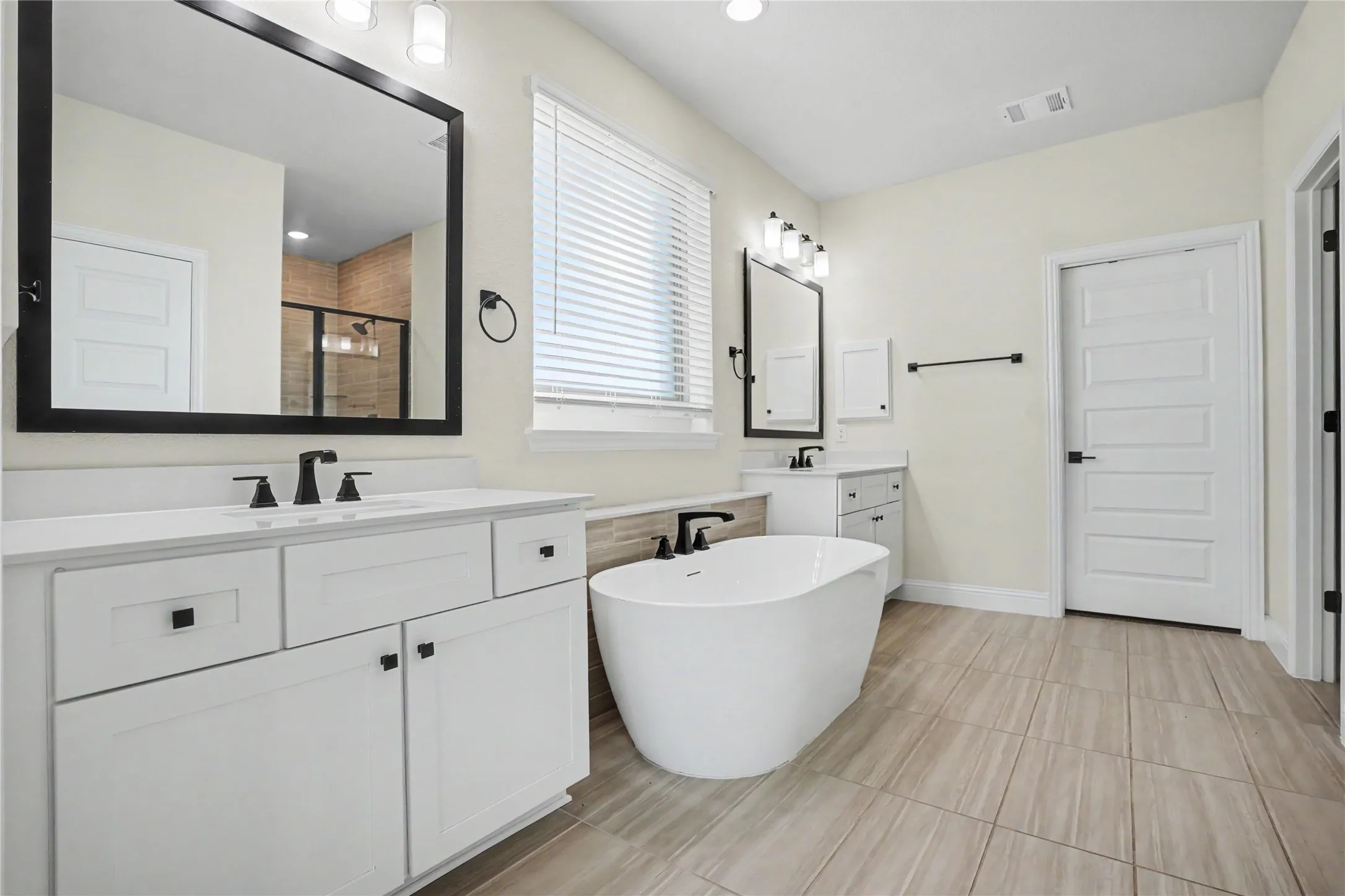 Single Family Residence For Sale in Ellis County , 1830 Silver Birch Road, Waxahachie, Texas 75165, 5 Bedroom, 4 Bathroom, 2 Garage spaces, 3,499 Sqft, built in 2024, mls#21370861, Real Estate Agent in Waxahachie, Homes For Sale in Ellis county, Homes For Sale in Waxahachie, Realtor in Waxahachie Texas, Real Estate Brokerage Independent Realty Texas, Luminita Cordes Realtor