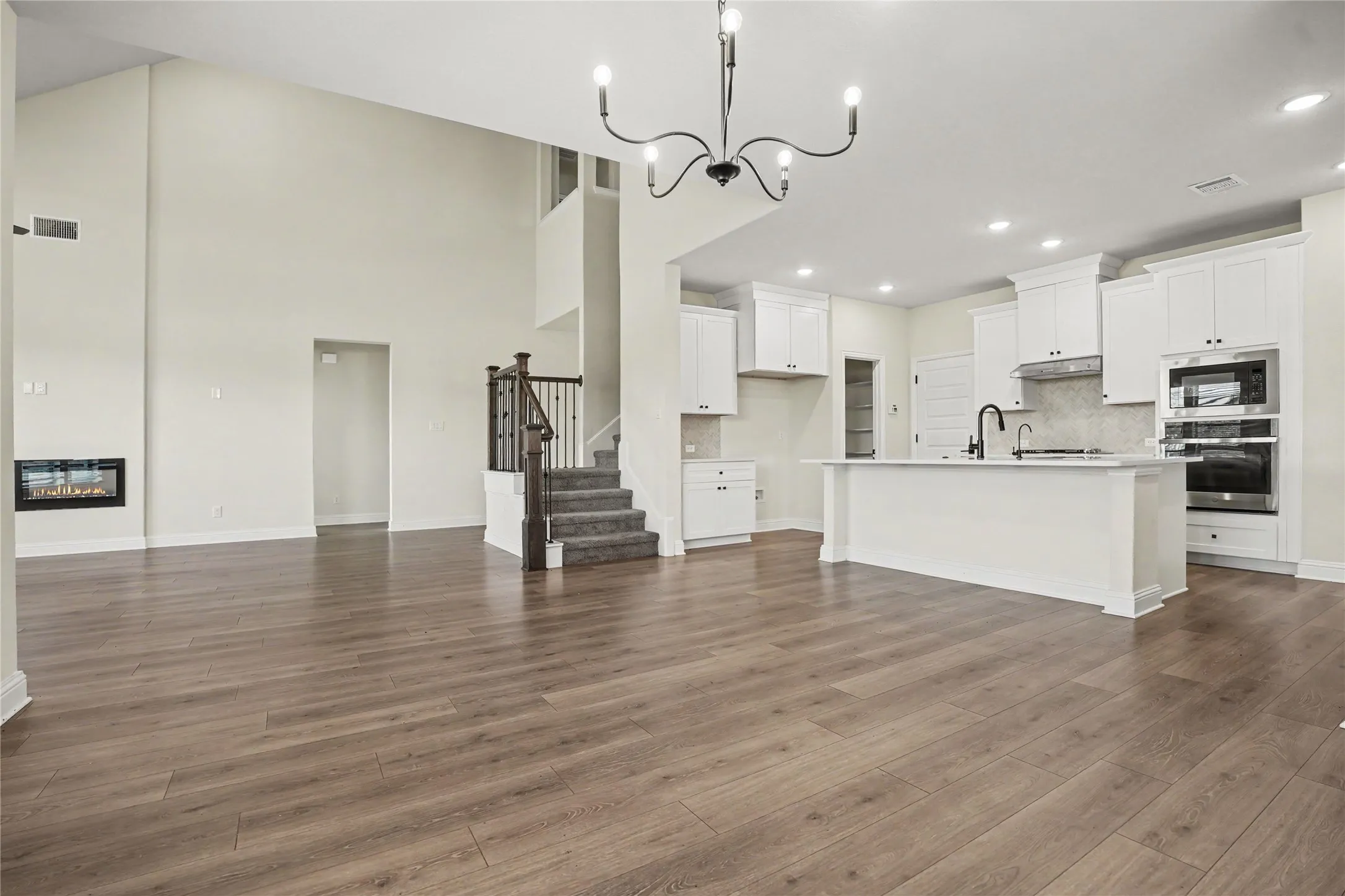 Single Family Residence For Sale in Ellis County , 1830 Silver Birch Road, Waxahachie, Texas 75165, 5 Bedroom, 4 Bathroom, 2 Garage spaces, 3,499 Sqft, built in 2024, mls#21370861, Real Estate Agent in Waxahachie, Homes For Sale in Ellis county, Homes For Sale in Waxahachie, Realtor in Waxahachie Texas, Real Estate Brokerage Independent Realty Texas, Luminita Cordes Realtor
