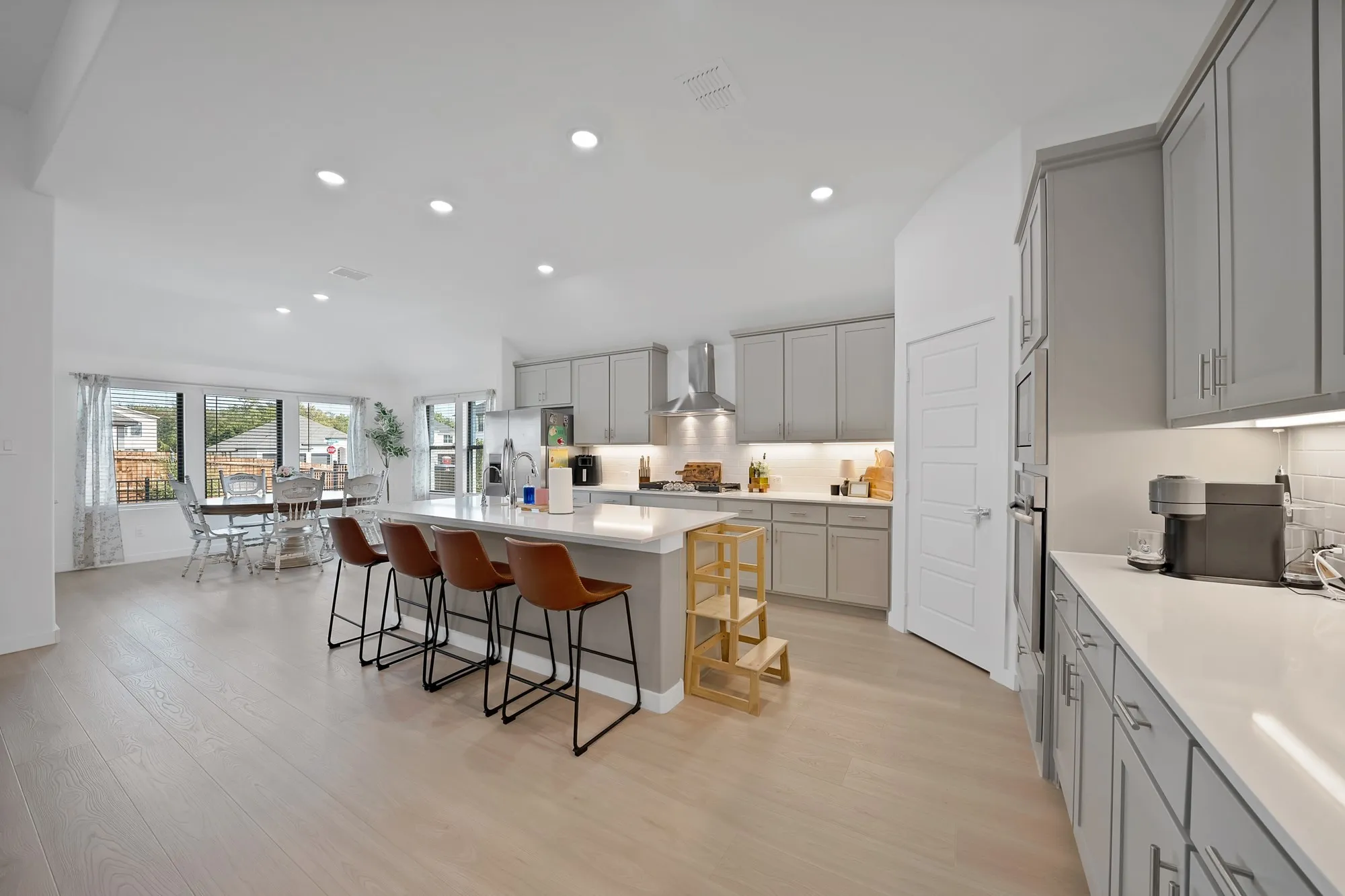 Look at all of the counterspace this kitchen has....
