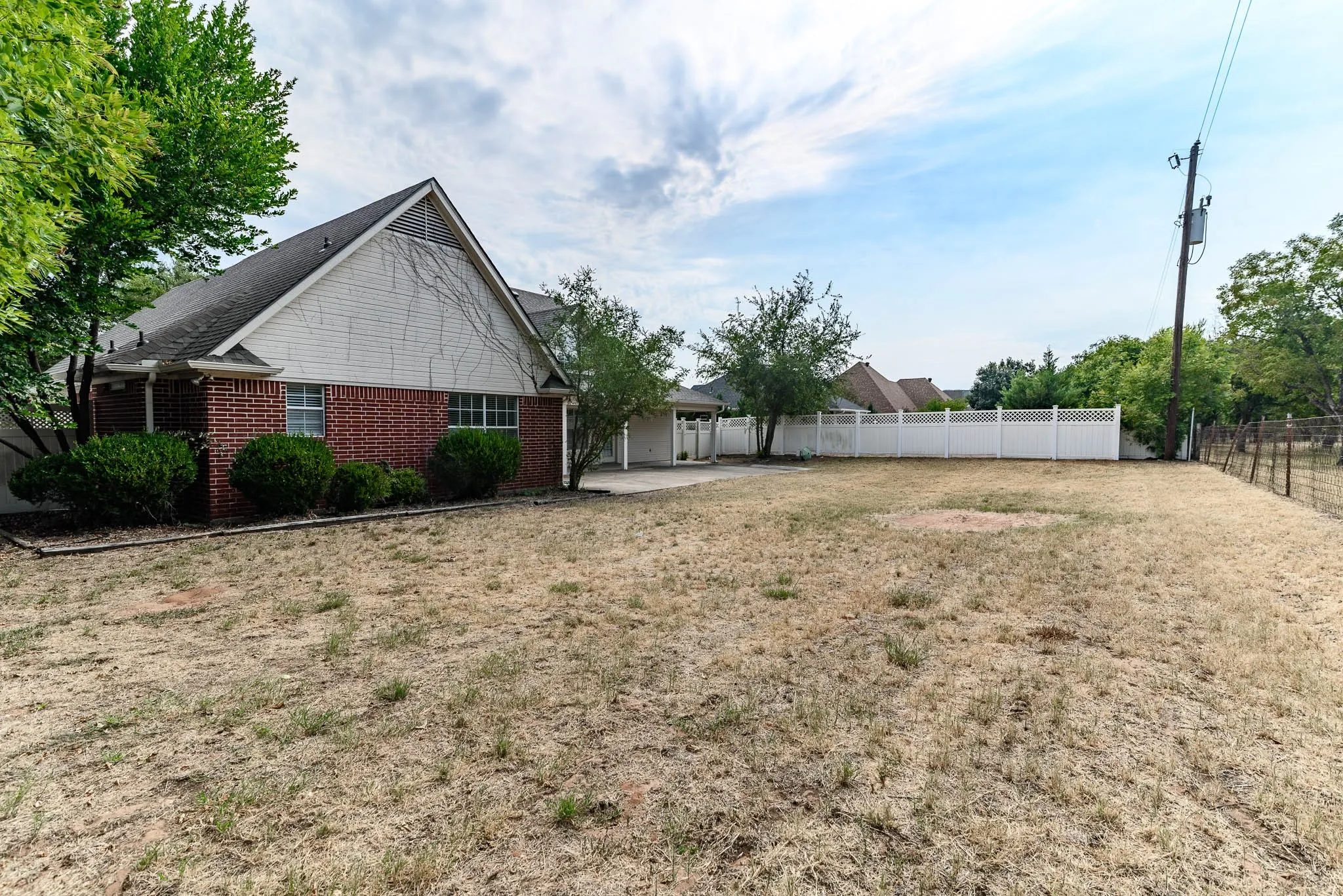Single Family Residence For Sale in Johnson County , 9009 Ravenswood Road, Granbury, Texas 76049, 3 Bedroom, 2 Bathroom, Garage spaces, 1,849 Sqft, built in 1998, mls#21367327, Real Estate Agent in Granbury, Homes For Sale in Johnson county, Homes For Sale in Granbury, Realtor in Granbury Texas, Real Estate Brokerage Independent Realty Texas, Luminita Cordes Realtor