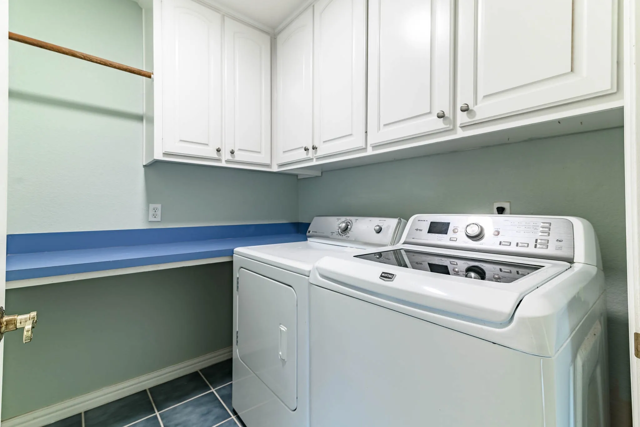 Single Family Residence For Sale in Johnson County , 9009 Ravenswood Road, Granbury, Texas 76049, 3 Bedroom, 2 Bathroom, Garage spaces, 1,849 Sqft, built in 1998, mls#21367327, Real Estate Agent in Granbury, Homes For Sale in Johnson county, Homes For Sale in Granbury, Realtor in Granbury Texas, Real Estate Brokerage Independent Realty Texas, Luminita Cordes Realtor