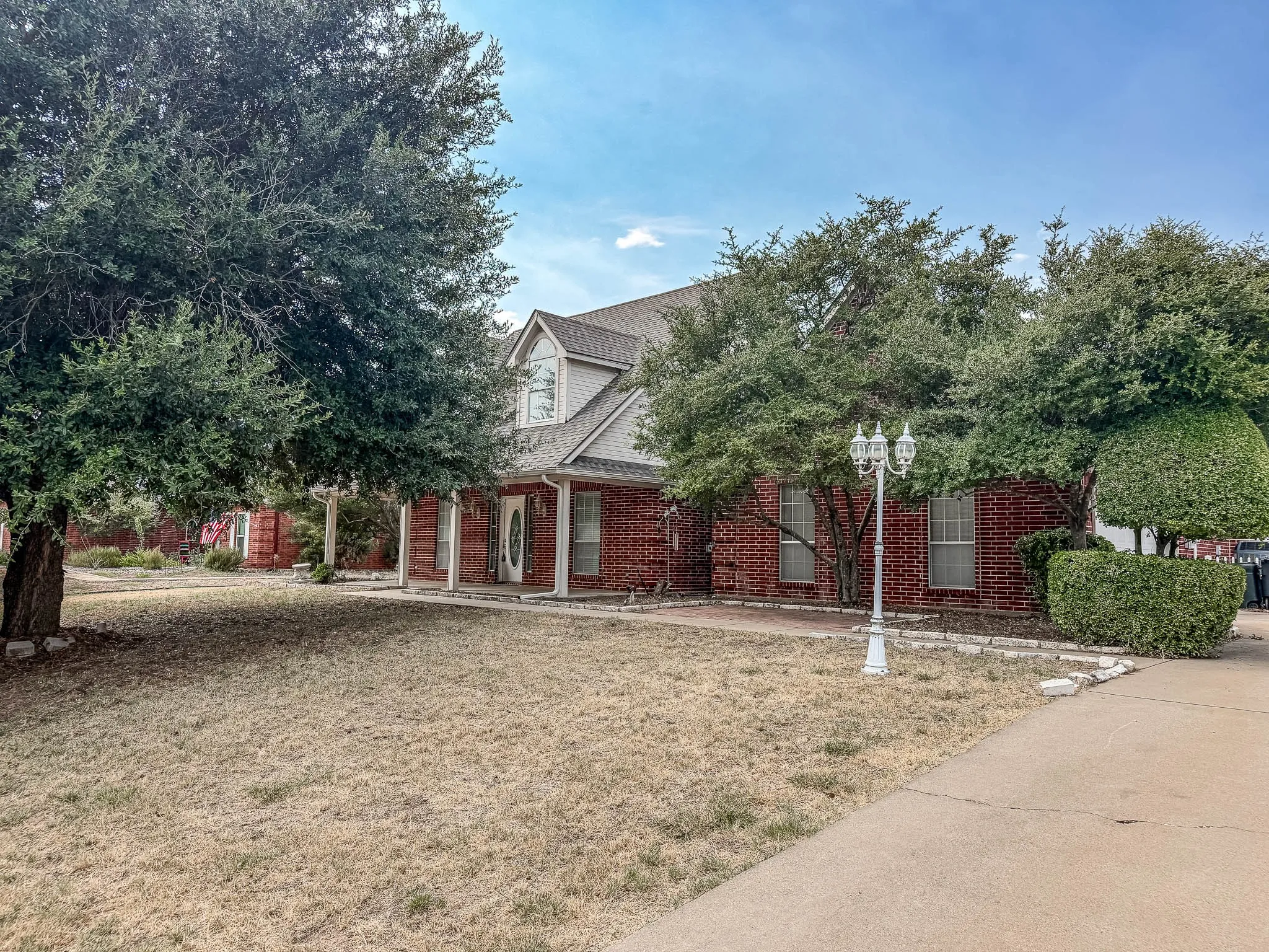 Single Family Residence For Sale in Johnson County , 9009 Ravenswood Road, Granbury, Texas 76049, 3 Bedroom, 2 Bathroom, Garage spaces, 1,849 Sqft, built in 1998, mls#21367327, Real Estate Agent in Granbury, Homes For Sale in Johnson county, Homes For Sale in Granbury, Realtor in Granbury Texas, Real Estate Brokerage Independent Realty Texas, Luminita Cordes Realtor