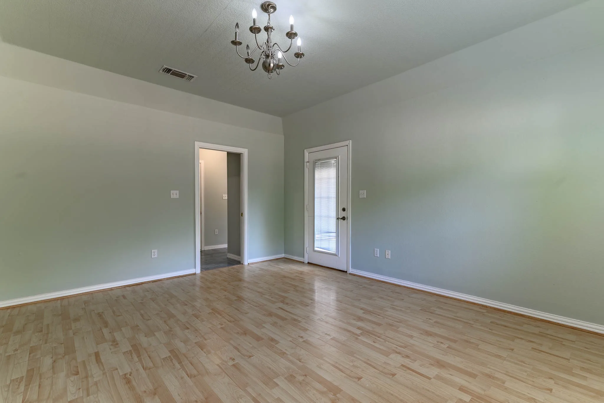 Single Family Residence For Sale in Johnson County , 9009 Ravenswood Road, Granbury, Texas 76049, 3 Bedroom, 2 Bathroom, Garage spaces, 1,849 Sqft, built in 1998, mls#21367327, Real Estate Agent in Granbury, Homes For Sale in Johnson county, Homes For Sale in Granbury, Realtor in Granbury Texas, Real Estate Brokerage Independent Realty Texas, Luminita Cordes Realtor