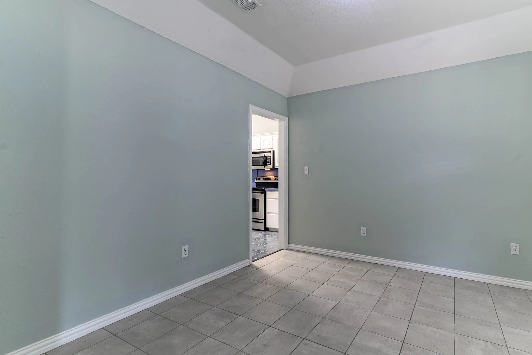 Single Family Residence For Sale in Johnson County , 9009 Ravenswood Road, Granbury, Texas 76049, 3 Bedroom, 2 Bathroom, Garage spaces, 1,849 Sqft, built in 1998, mls#21367327, Real Estate Agent in Granbury, Homes For Sale in Johnson county, Homes For Sale in Granbury, Realtor in Granbury Texas, Real Estate Brokerage Independent Realty Texas, Luminita Cordes Realtor