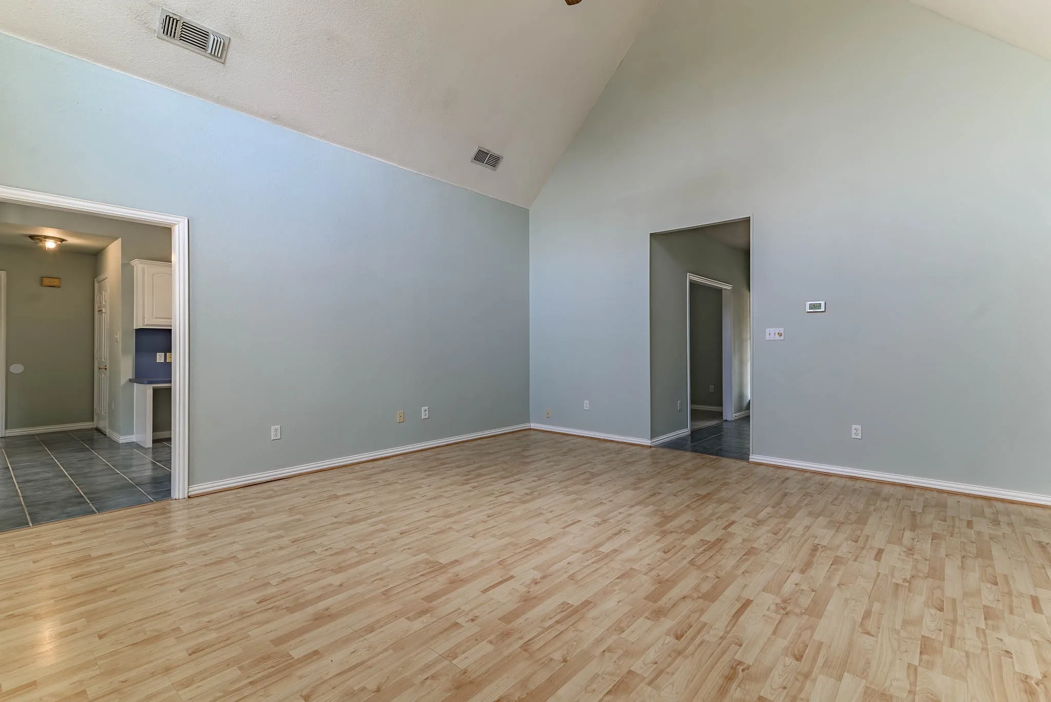 Single Family Residence For Sale in Johnson County , 9009 Ravenswood Road, Granbury, Texas 76049, 3 Bedroom, 2 Bathroom, Garage spaces, 1,849 Sqft, built in 1998, mls#21367327, Real Estate Agent in Granbury, Homes For Sale in Johnson county, Homes For Sale in Granbury, Realtor in Granbury Texas, Real Estate Brokerage Independent Realty Texas, Luminita Cordes Realtor