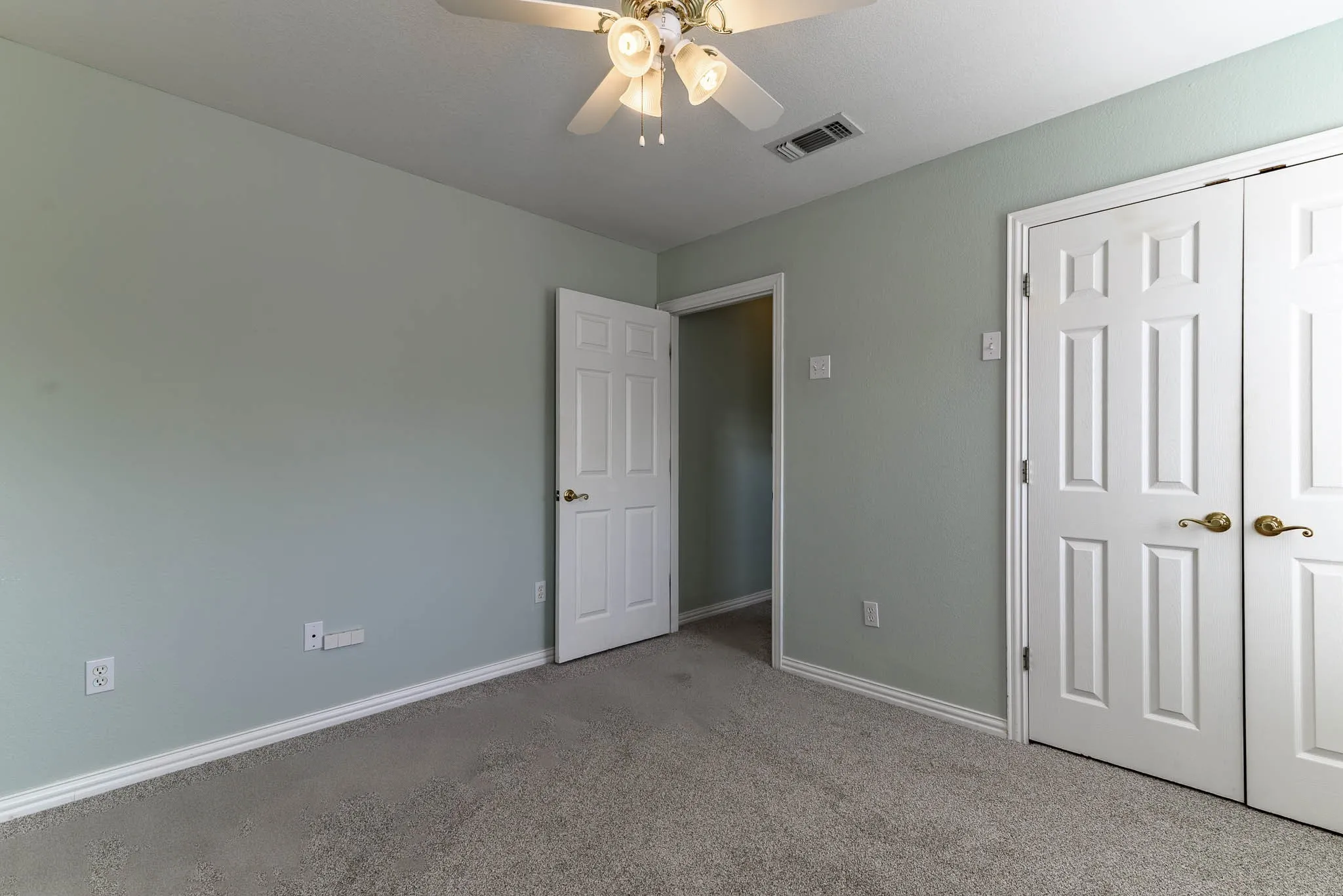 Single Family Residence For Sale in Johnson County , 9009 Ravenswood Road, Granbury, Texas 76049, 3 Bedroom, 2 Bathroom, Garage spaces, 1,849 Sqft, built in 1998, mls#21367327, Real Estate Agent in Granbury, Homes For Sale in Johnson county, Homes For Sale in Granbury, Realtor in Granbury Texas, Real Estate Brokerage Independent Realty Texas, Luminita Cordes Realtor