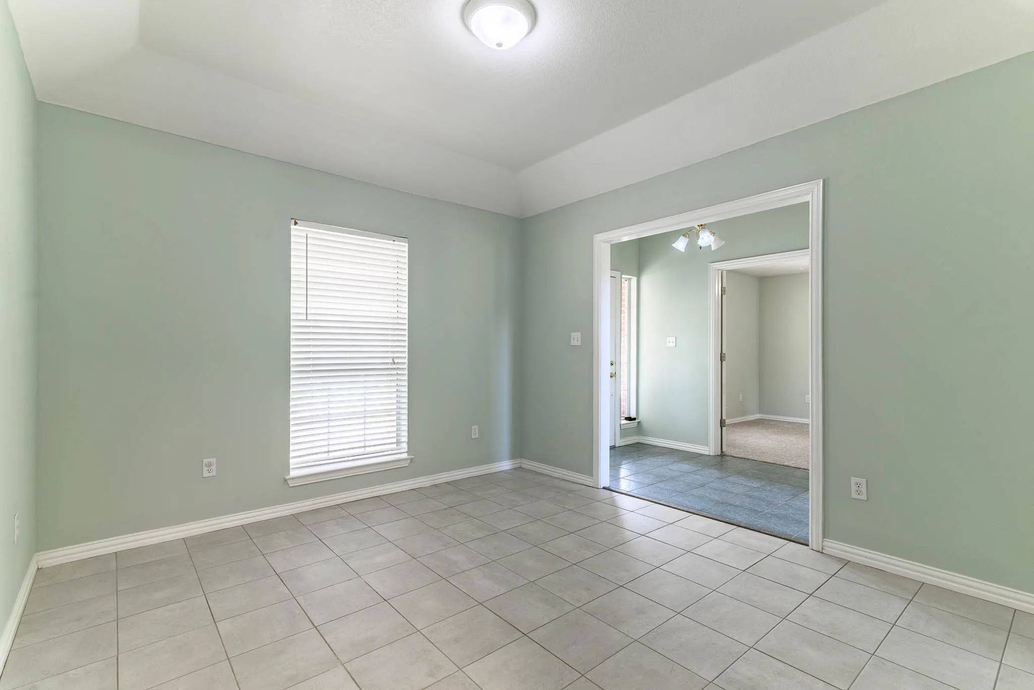 Single Family Residence For Sale in Johnson County , 9009 Ravenswood Road, Granbury, Texas 76049, 3 Bedroom, 2 Bathroom, Garage spaces, 1,849 Sqft, built in 1998, mls#21367327, Real Estate Agent in Granbury, Homes For Sale in Johnson county, Homes For Sale in Granbury, Realtor in Granbury Texas, Real Estate Brokerage Independent Realty Texas, Luminita Cordes Realtor