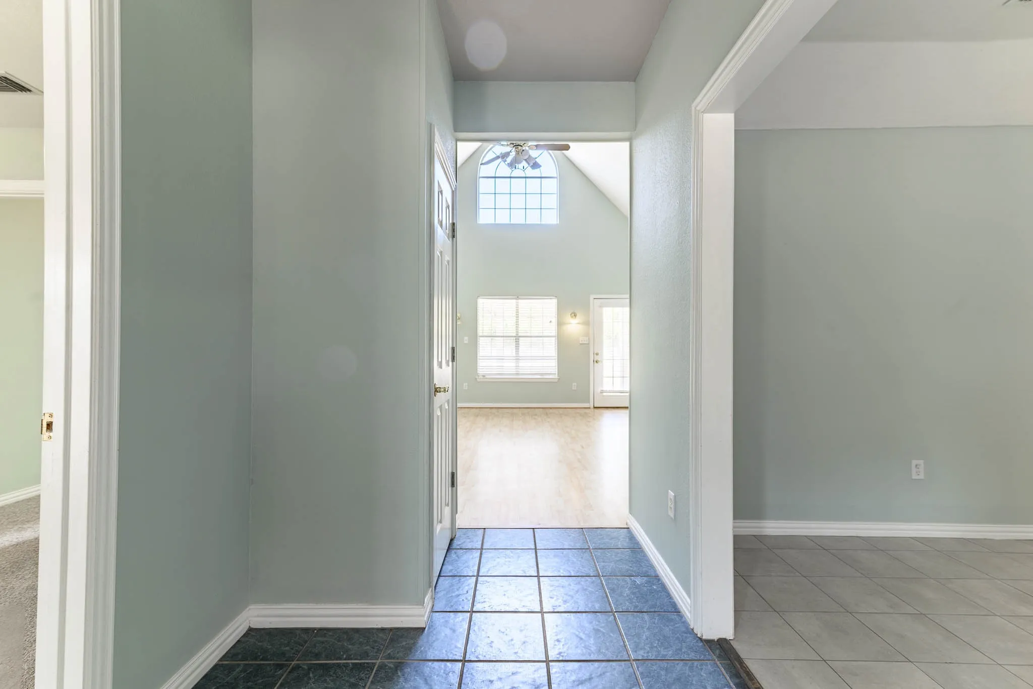 Single Family Residence For Sale in Johnson County , 9009 Ravenswood Road, Granbury, Texas 76049, 3 Bedroom, 2 Bathroom, Garage spaces, 1,849 Sqft, built in 1998, mls#21367327, Real Estate Agent in Granbury, Homes For Sale in Johnson county, Homes For Sale in Granbury, Realtor in Granbury Texas, Real Estate Brokerage Independent Realty Texas, Luminita Cordes Realtor